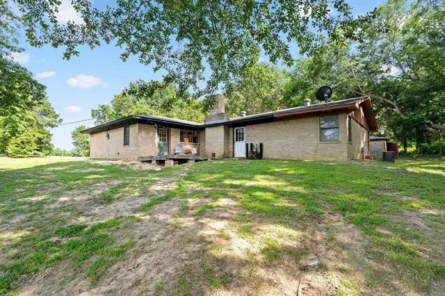 Single Family Residence For Sale in Cass County , 2585 Fm 250 N, Hughes Springs, Texas 75656, 5 Bedroom, 3 Bathroom, 2 Garage spaces, 3,142 Sqft, built in 1966, mls#21181565, Real Estate Agent in Hughes Springs, Homes For Sale in Cass county, Homes For Sale in Hughes Springs, Realtor in Hughes Springs Texas, Real Estate Brokerage Independent Realty Texas, Luminita Cordes Realtor
