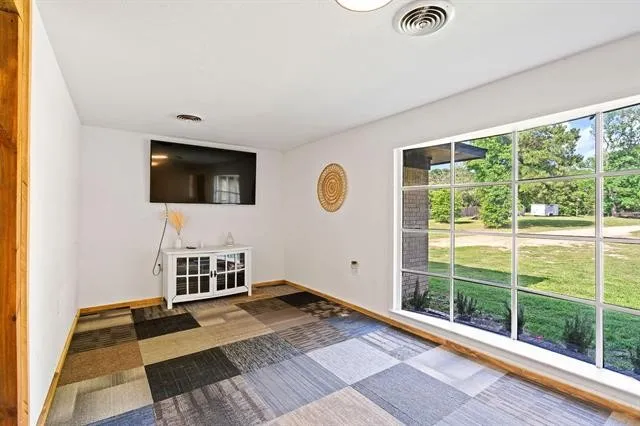 Single Family Residence For Sale in Cass County , 2585 Fm 250 N, Hughes Springs, Texas 75656, 5 Bedroom, 3 Bathroom, 2 Garage spaces, 3,142 Sqft, built in 1966, mls#21181565, Real Estate Agent in Hughes Springs, Homes For Sale in Cass county, Homes For Sale in Hughes Springs, Realtor in Hughes Springs Texas, Real Estate Brokerage Independent Realty Texas, Luminita Cordes Realtor