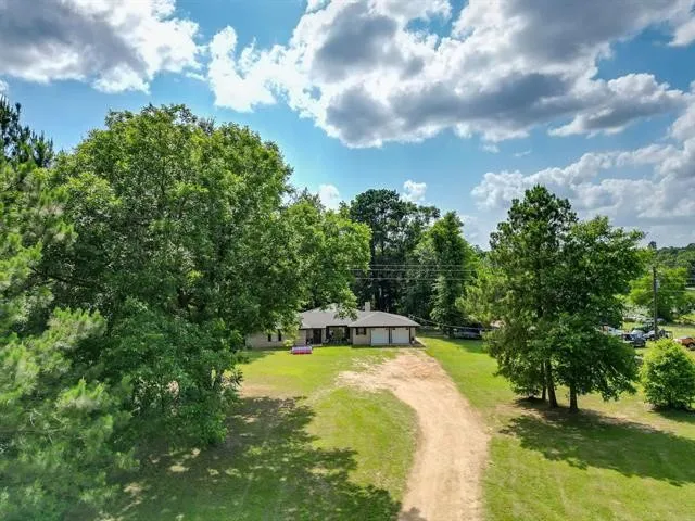 Single Family Residence For Sale in Cass County , 2585 Fm 250 N, Hughes Springs, Texas 75656, 5 Bedroom, 3 Bathroom, 2 Garage spaces, 3,142 Sqft, built in 1966, mls#21181565, Real Estate Agent in Hughes Springs, Homes For Sale in Cass county, Homes For Sale in Hughes Springs, Realtor in Hughes Springs Texas, Real Estate Brokerage Independent Realty Texas, Luminita Cordes Realtor