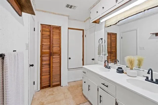 Single Family Residence For Sale in Cass County , 2585 Fm 250 N, Hughes Springs, Texas 75656, 5 Bedroom, 3 Bathroom, 2 Garage spaces, 3,142 Sqft, built in 1966, mls#21181565, Real Estate Agent in Hughes Springs, Homes For Sale in Cass county, Homes For Sale in Hughes Springs, Realtor in Hughes Springs Texas, Real Estate Brokerage Independent Realty Texas, Luminita Cordes Realtor