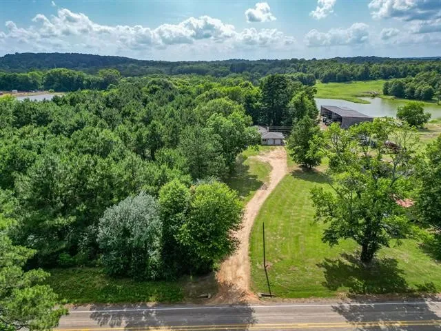 Single Family Residence For Sale in Cass County , 2585 Fm 250 N, Hughes Springs, Texas 75656, 5 Bedroom, 3 Bathroom, 2 Garage spaces, 3,142 Sqft, built in 1966, mls#21181565, Real Estate Agent in Hughes Springs, Homes For Sale in Cass county, Homes For Sale in Hughes Springs, Realtor in Hughes Springs Texas, Real Estate Brokerage Independent Realty Texas, Luminita Cordes Realtor