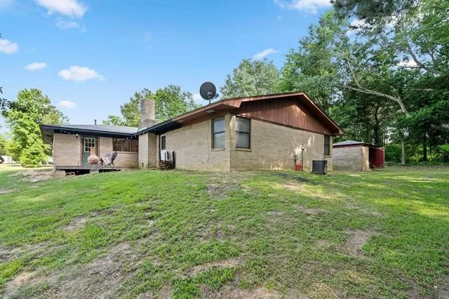 Single Family Residence For Sale in Cass County , 2585 Fm 250 N, Hughes Springs, Texas 75656, 5 Bedroom, 3 Bathroom, 2 Garage spaces, 3,142 Sqft, built in 1966, mls#21181565, Real Estate Agent in Hughes Springs, Homes For Sale in Cass county, Homes For Sale in Hughes Springs, Realtor in Hughes Springs Texas, Real Estate Brokerage Independent Realty Texas, Luminita Cordes Realtor