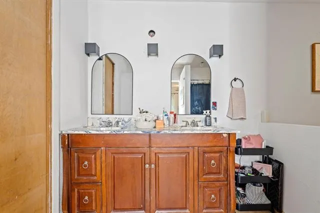 Single Family Residence For Sale in Cass County , 2585 Fm 250 N, Hughes Springs, Texas 75656, 5 Bedroom, 3 Bathroom, 2 Garage spaces, 3,142 Sqft, built in 1966, mls#21181565, Real Estate Agent in Hughes Springs, Homes For Sale in Cass county, Homes For Sale in Hughes Springs, Realtor in Hughes Springs Texas, Real Estate Brokerage Independent Realty Texas, Luminita Cordes Realtor