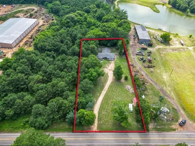 Single Family Residence For Sale in Cass County , 2585 Fm 250 N, Hughes Springs, Texas 75656, 5 Bedroom, 3 Bathroom, 2 Garage spaces, 3,142 Sqft, built in 1966, mls#21181565, Real Estate Agent in Hughes Springs, Homes For Sale in Cass county, Homes For Sale in Hughes Springs, Realtor in Hughes Springs Texas, Real Estate Brokerage Independent Realty Texas, Luminita Cordes Realtor