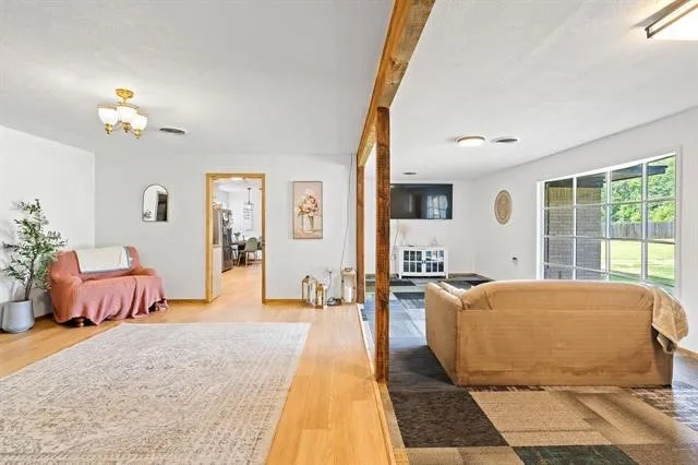 Single Family Residence For Sale in Cass County , 2585 Fm 250 N, Hughes Springs, Texas 75656, 5 Bedroom, 3 Bathroom, 2 Garage spaces, 3,142 Sqft, built in 1966, mls#21181565, Real Estate Agent in Hughes Springs, Homes For Sale in Cass county, Homes For Sale in Hughes Springs, Realtor in Hughes Springs Texas, Real Estate Brokerage Independent Realty Texas, Luminita Cordes Realtor