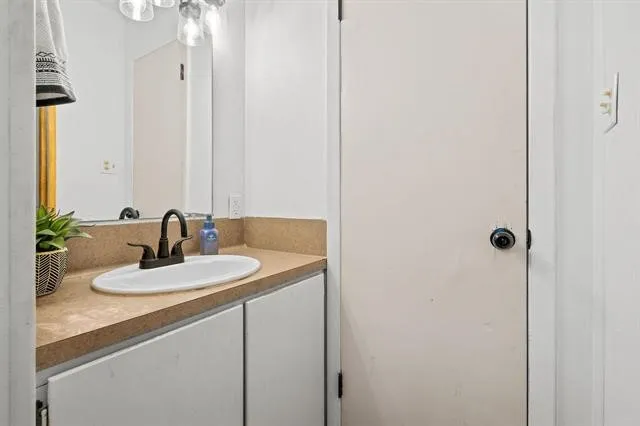 Single Family Residence For Sale in Cass County , 2585 Fm 250 N, Hughes Springs, Texas 75656, 5 Bedroom, 3 Bathroom, 2 Garage spaces, 3,142 Sqft, built in 1966, mls#21181565, Real Estate Agent in Hughes Springs, Homes For Sale in Cass county, Homes For Sale in Hughes Springs, Realtor in Hughes Springs Texas, Real Estate Brokerage Independent Realty Texas, Luminita Cordes Realtor