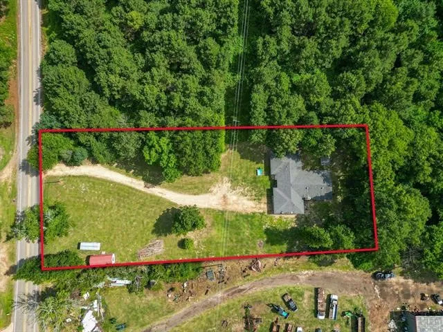 Single Family Residence For Sale in Cass County , 2585 Fm 250 N, Hughes Springs, Texas 75656, 5 Bedroom, 3 Bathroom, 2 Garage spaces, 3,142 Sqft, built in 1966, mls#21181565, Real Estate Agent in Hughes Springs, Homes For Sale in Cass county, Homes For Sale in Hughes Springs, Realtor in Hughes Springs Texas, Real Estate Brokerage Independent Realty Texas, Luminita Cordes Realtor