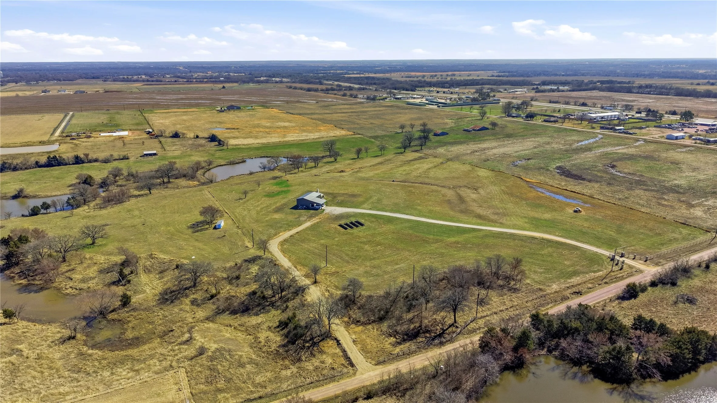 Single Family Residence For Sale in Grayson County , 140 Turkey Farm Road, Whitesboro, Texas 76273, 3 Bedroom, 3 Bathroom, Garage spaces, 2,187 Sqft, built in 2017, Preowned, Price $445,000, mls#21183960, Real Estate Agent in Whitesboro, Homes For Sale in Grayson county, Homes For Sale in Whitesboro, Realtor in Whitesboro Texas, Real Estate Brokerage Independent Realty Texas, Luminita Cordes Realtor
