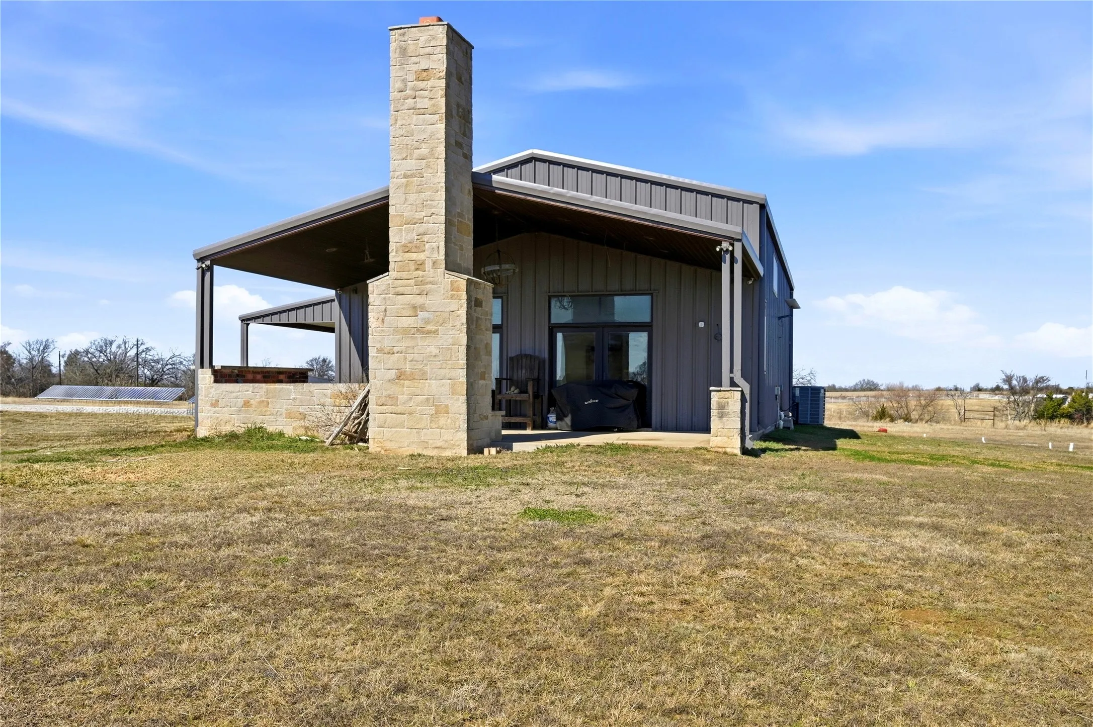 Single Family Residence For Sale in Grayson County , 140 Turkey Farm Road, Whitesboro, Texas 76273, 3 Bedroom, 3 Bathroom, Garage spaces, 2,187 Sqft, built in 2017, Preowned, Price $445,000, mls#21183960, Real Estate Agent in Whitesboro, Homes For Sale in Grayson county, Homes For Sale in Whitesboro, Realtor in Whitesboro Texas, Real Estate Brokerage Independent Realty Texas, Luminita Cordes Realtor