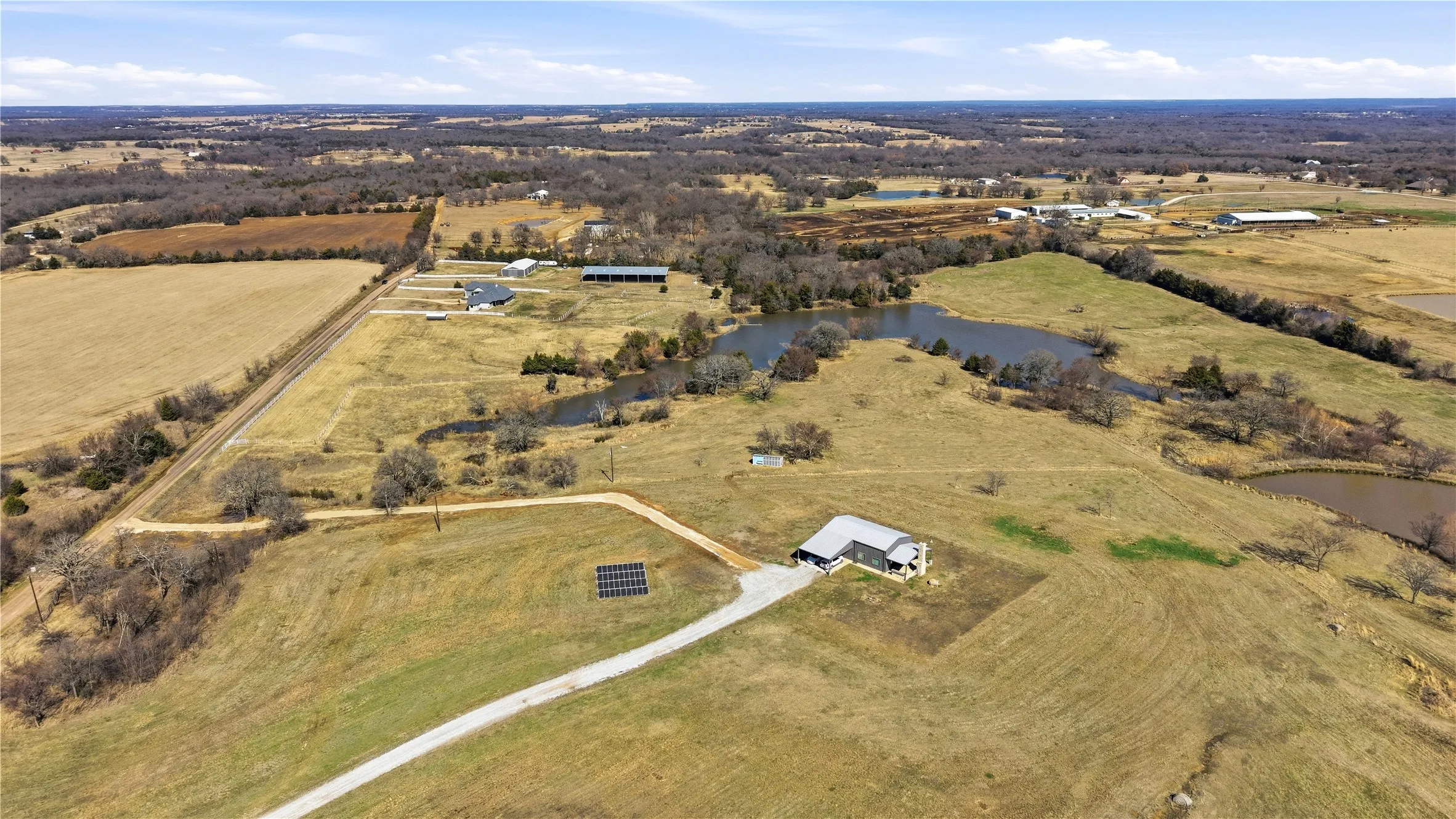 Single Family Residence For Sale in Grayson County , 140 Turkey Farm Road, Whitesboro, Texas 76273, 3 Bedroom, 3 Bathroom, Garage spaces, 2,187 Sqft, built in 2017, Preowned, Price $445,000, mls#21183960, Real Estate Agent in Whitesboro, Homes For Sale in Grayson county, Homes For Sale in Whitesboro, Realtor in Whitesboro Texas, Real Estate Brokerage Independent Realty Texas, Luminita Cordes Realtor