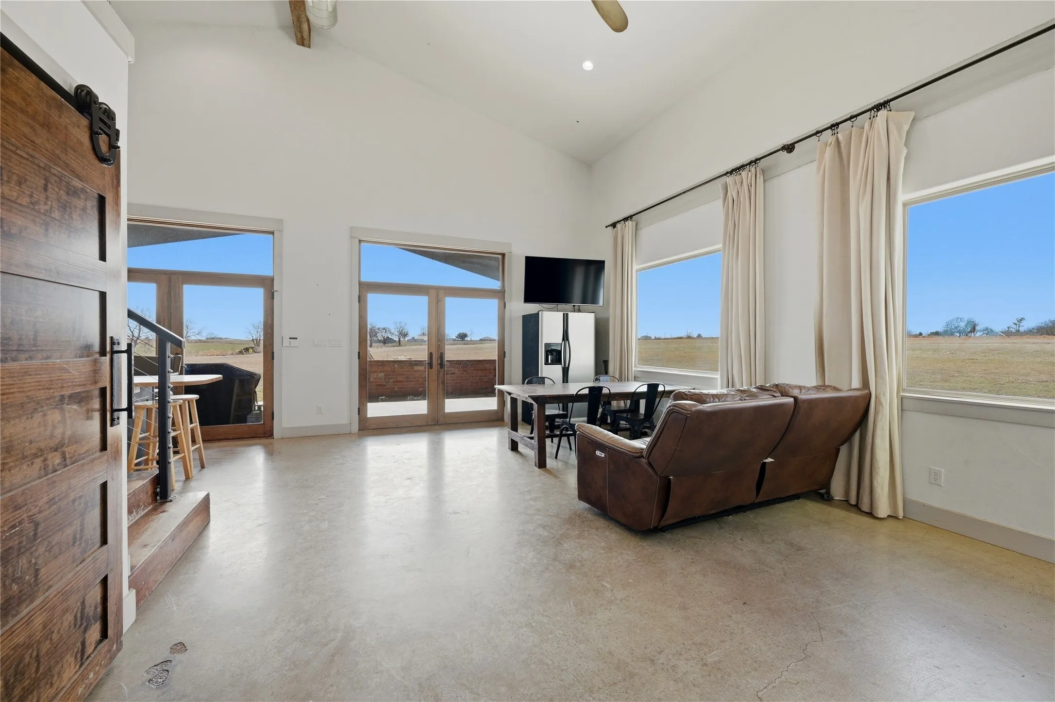 Single Family Residence For Sale in Grayson County , 140 Turkey Farm Road, Whitesboro, Texas 76273, 3 Bedroom, 3 Bathroom, Garage spaces, 2,187 Sqft, built in 2017, Preowned, Price $445,000, mls#21183960, Real Estate Agent in Whitesboro, Homes For Sale in Grayson county, Homes For Sale in Whitesboro, Realtor in Whitesboro Texas, Real Estate Brokerage Independent Realty Texas, Luminita Cordes Realtor