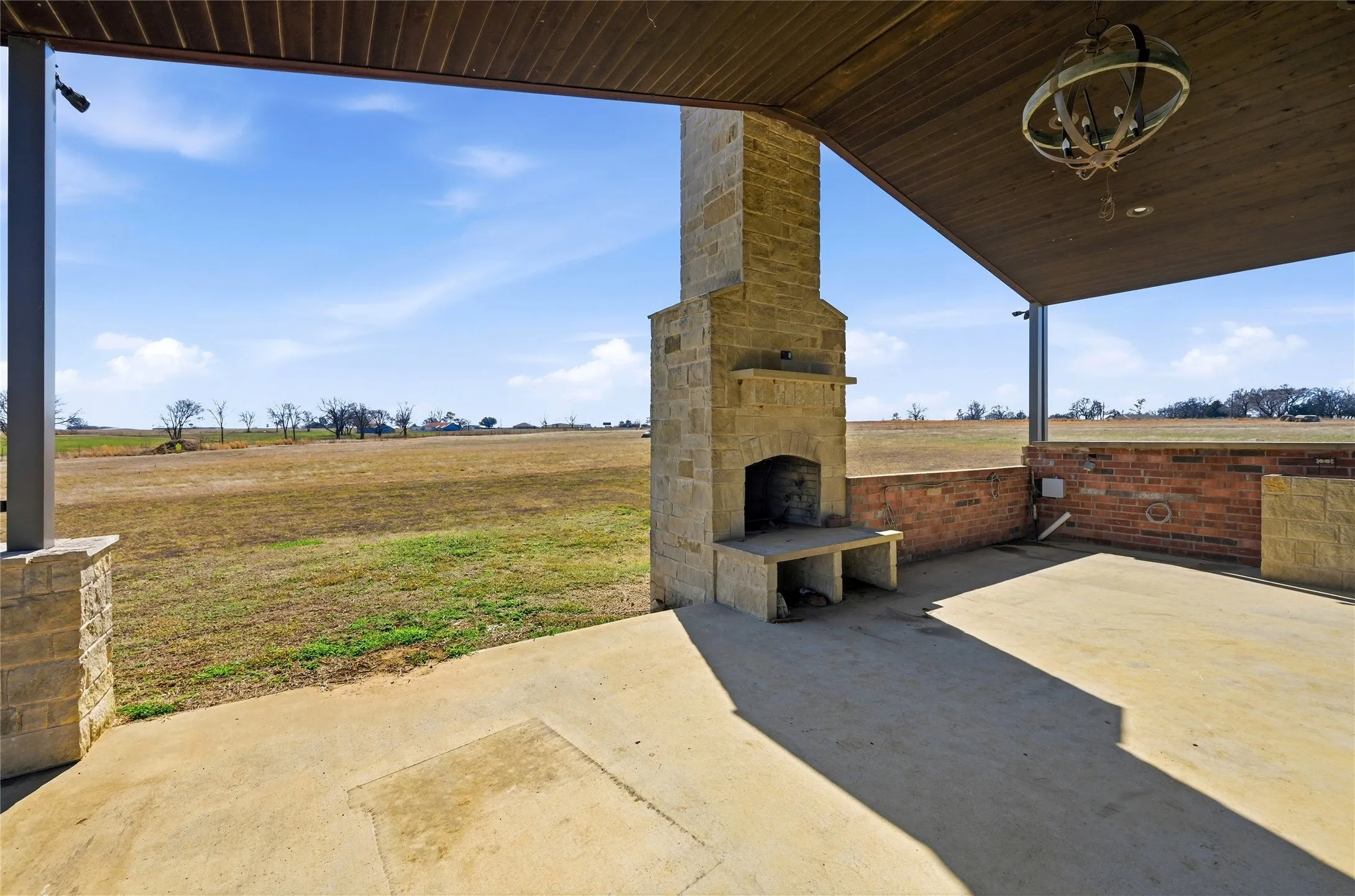 Single Family Residence For Sale in Grayson County , 140 Turkey Farm Road, Whitesboro, Texas 76273, 3 Bedroom, 3 Bathroom, Garage spaces, 2,187 Sqft, built in 2017, Preowned, Price $445,000, mls#21183960, Real Estate Agent in Whitesboro, Homes For Sale in Grayson county, Homes For Sale in Whitesboro, Realtor in Whitesboro Texas, Real Estate Brokerage Independent Realty Texas, Luminita Cordes Realtor