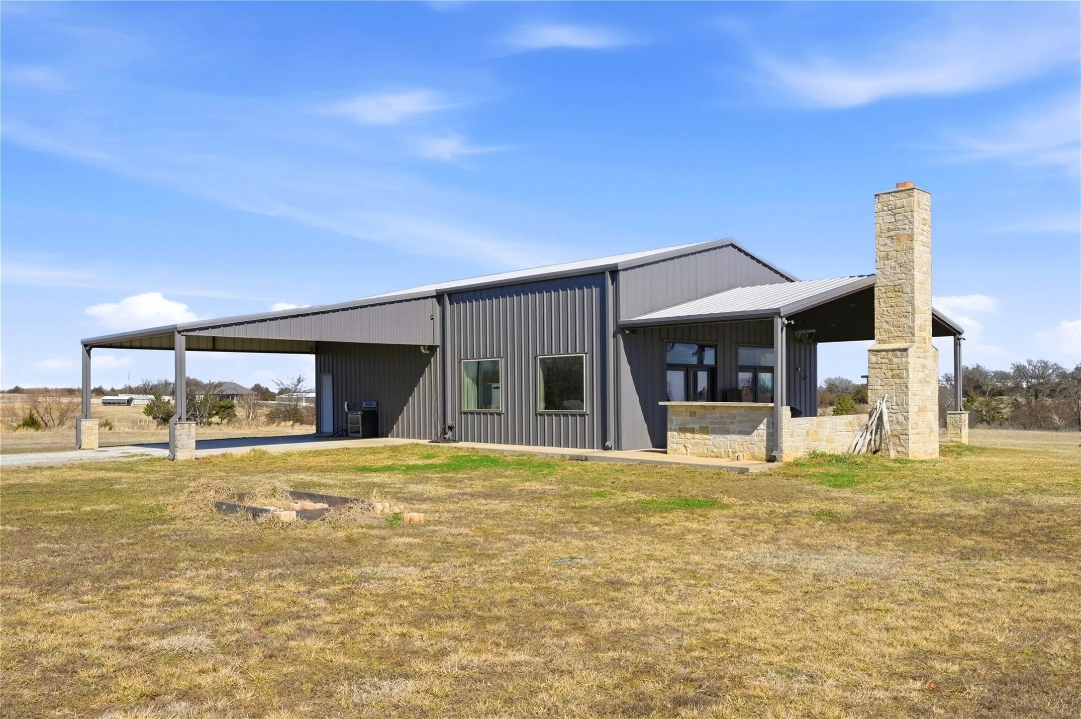 Single Family Residence For Sale in Grayson County , 140 Turkey Farm Road, Whitesboro, Texas 76273, 3 Bedroom, 3 Bathroom, Garage spaces, 2,187 Sqft, built in 2017, Preowned, Price $445,000, mls#21183960, Real Estate Agent in Whitesboro, Homes For Sale in Grayson county, Homes For Sale in Whitesboro, Realtor in Whitesboro Texas, Real Estate Brokerage Independent Realty Texas, Luminita Cordes Realtor