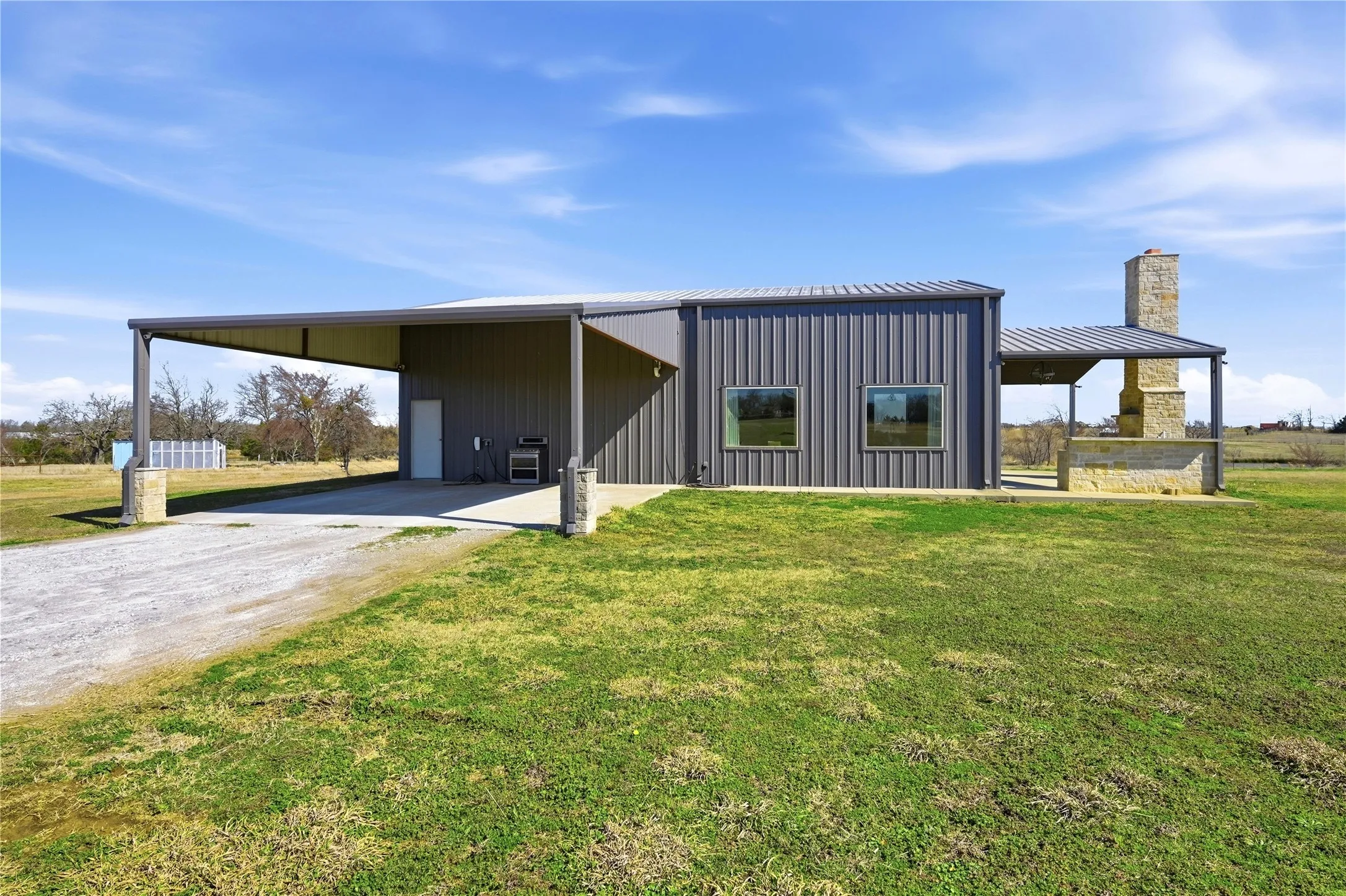 Single Family Residence For Sale in Grayson County , 140 Turkey Farm Road, Whitesboro, Texas 76273, 3 Bedroom, 3 Bathroom, Garage spaces, 2,187 Sqft, built in 2017, Preowned, Price $445,000, mls#21183960, Real Estate Agent in Whitesboro, Homes For Sale in Grayson county, Homes For Sale in Whitesboro, Realtor in Whitesboro Texas, Real Estate Brokerage Independent Realty Texas, Luminita Cordes Realtor