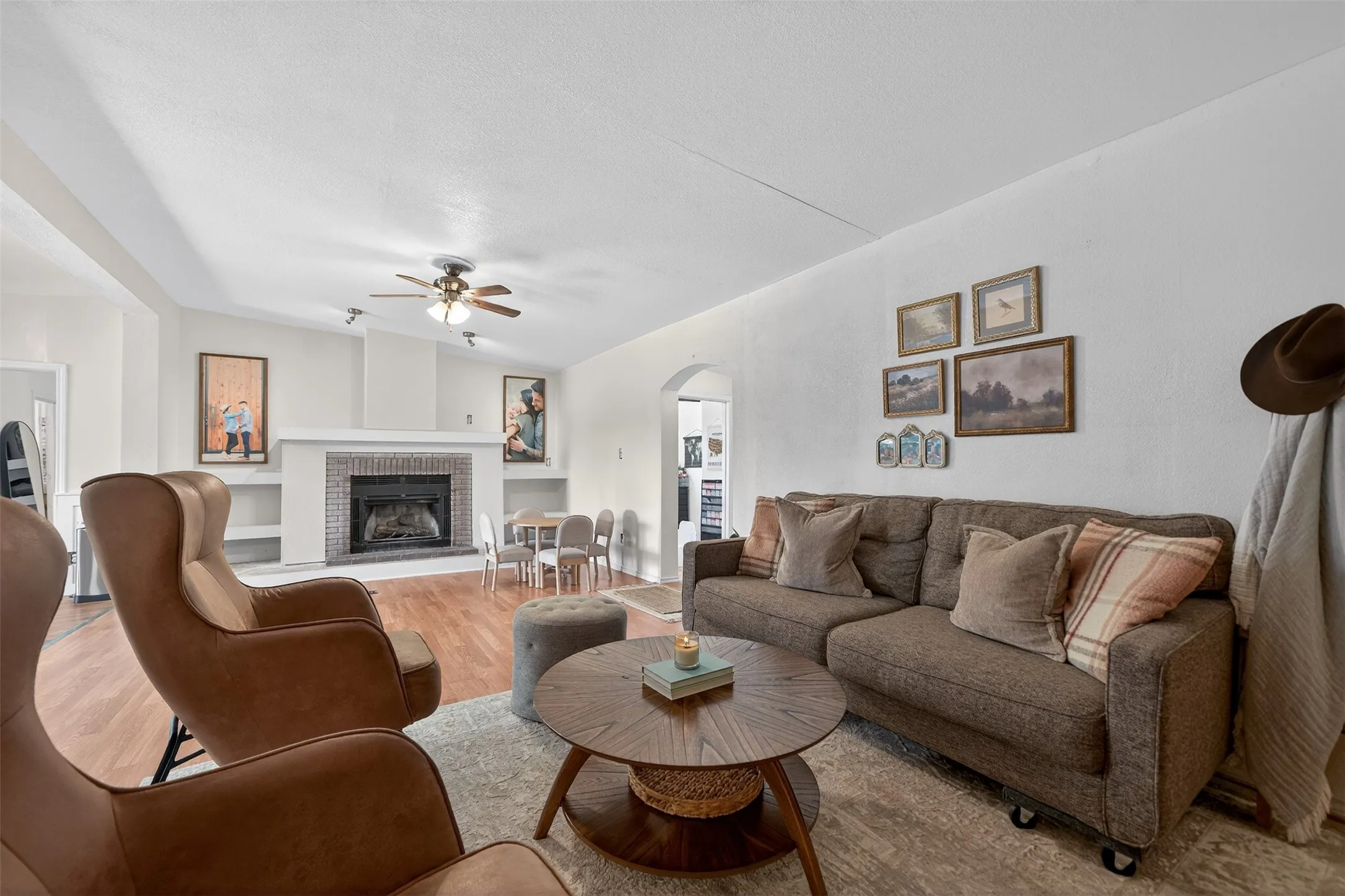 Single Family Residence For Sale in Kaufman County , 17319 Senne Road, Forney, Texas 75126, 5 Bedroom, 2 Bathroom, Garage spaces, 2,660 Sqft, built in 1984, mls#21181978, Real Estate Agent in Forney, Homes For Sale in Kaufman county, Homes For Sale in Forney, Realtor in Forney Texas, Real Estate Brokerage Independent Realty Texas, Luminita Cordes Realtor