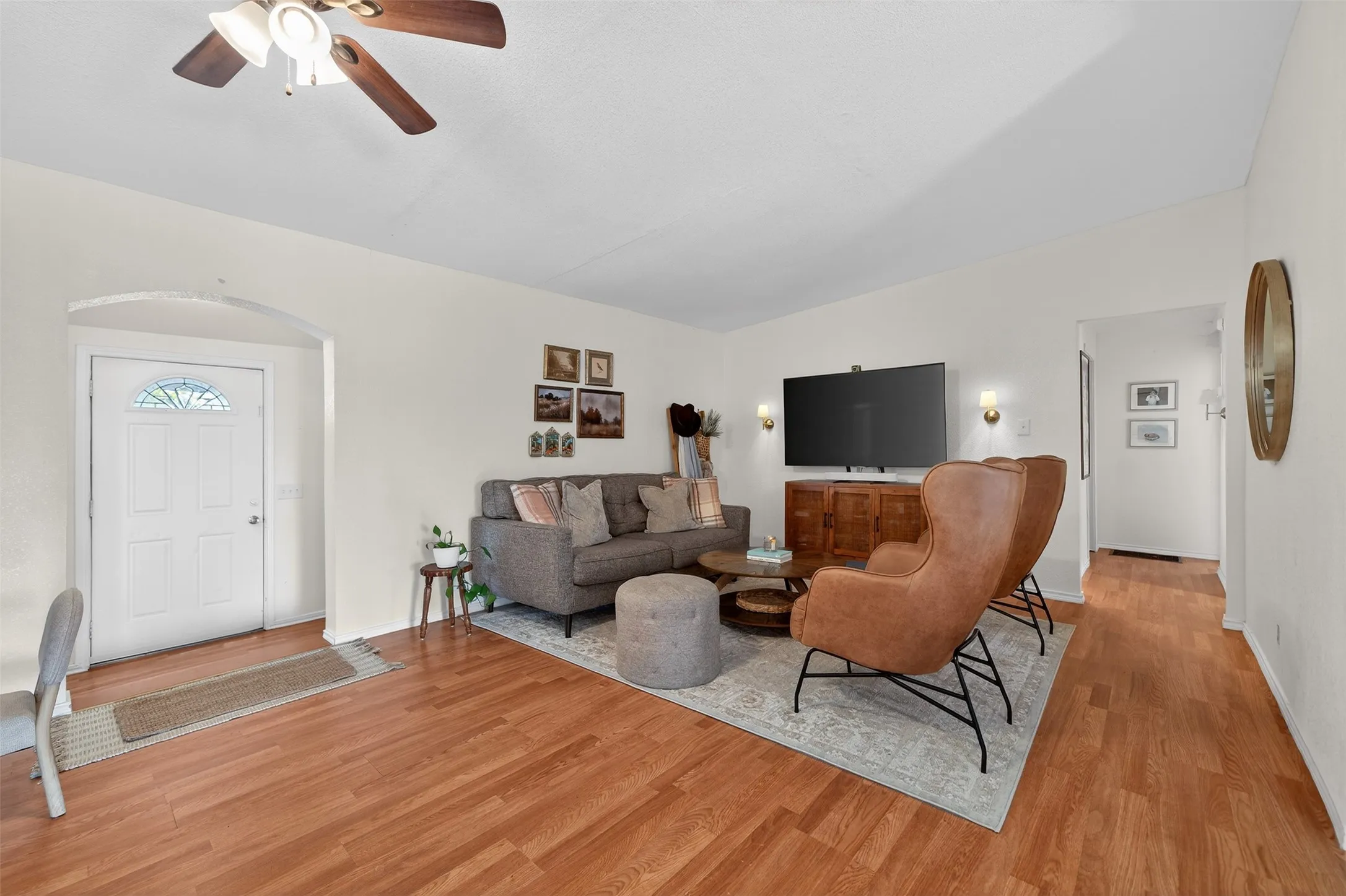 Single Family Residence For Sale in Kaufman County , 17319 Senne Road, Forney, Texas 75126, 5 Bedroom, 2 Bathroom, Garage spaces, 2,660 Sqft, built in 1984, mls#21181978, Real Estate Agent in Forney, Homes For Sale in Kaufman county, Homes For Sale in Forney, Realtor in Forney Texas, Real Estate Brokerage Independent Realty Texas, Luminita Cordes Realtor