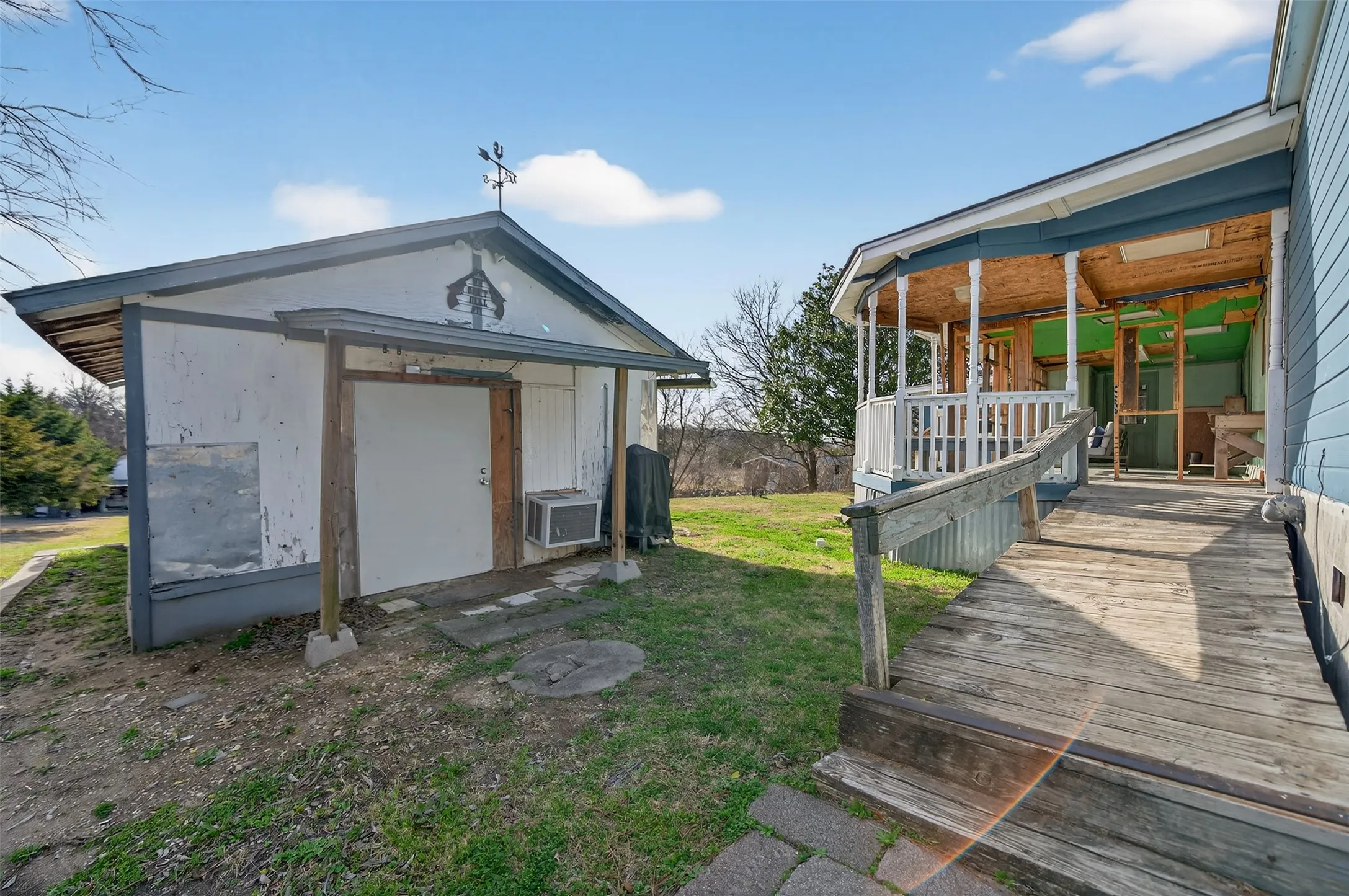 Single Family Residence For Sale in Kaufman County , 17319 Senne Road, Forney, Texas 75126, 5 Bedroom, 2 Bathroom, Garage spaces, 2,660 Sqft, built in 1984, mls#21181978, Real Estate Agent in Forney, Homes For Sale in Kaufman county, Homes For Sale in Forney, Realtor in Forney Texas, Real Estate Brokerage Independent Realty Texas, Luminita Cordes Realtor
