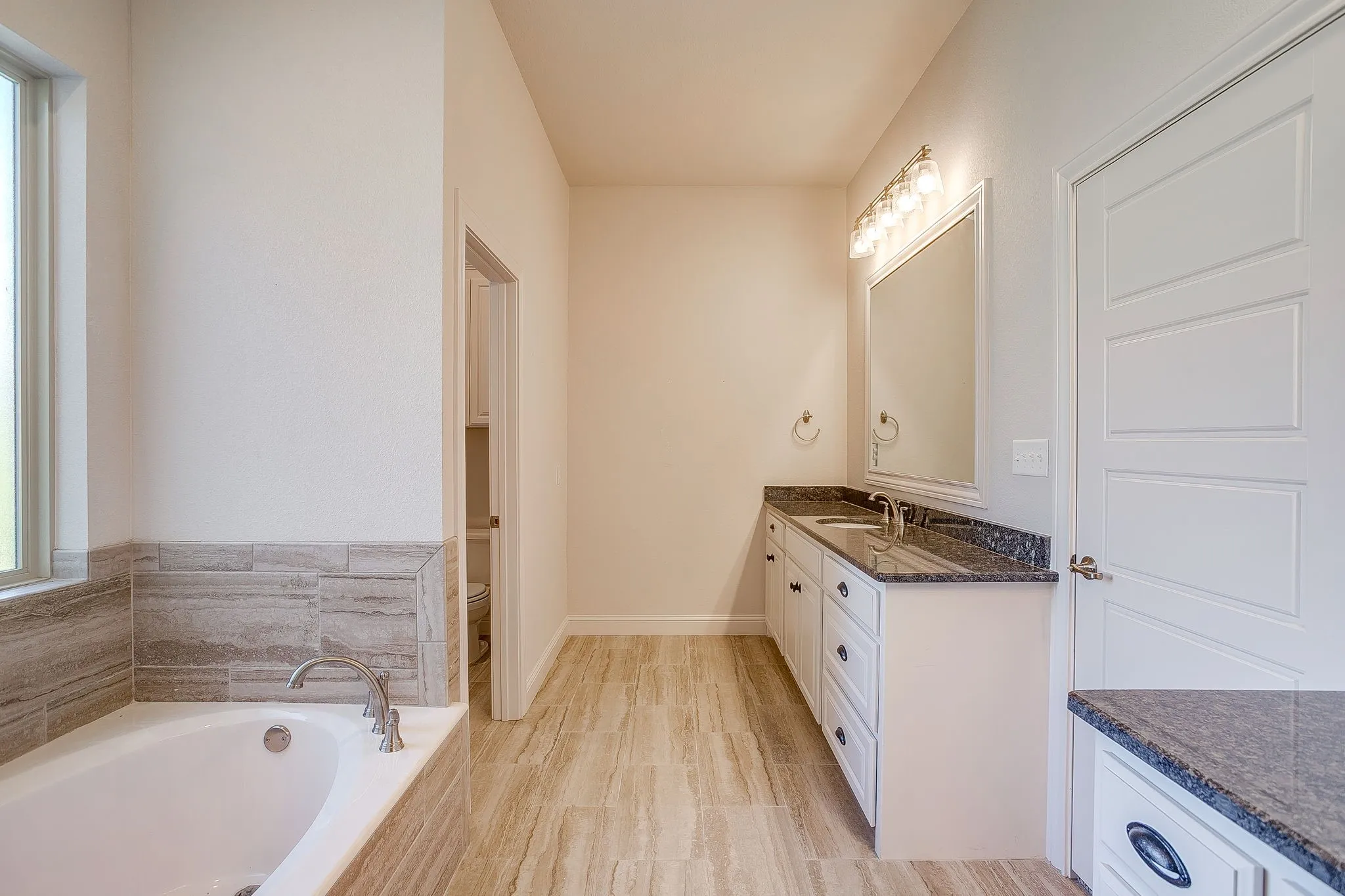 Single Family Residence For Sale in Parker County , 3616 Overlook Manor, Weatherford, Texas 76087, 4 Bedroom, 3 Bathroom, 3 Garage spaces, 2,650 Sqft, built in 2019, Preowned, mls#21181789, Real Estate Agent in Weatherford, Homes For Sale in Parker county, Homes For Sale in Weatherford, Realtor in Weatherford Texas, Real Estate Brokerage Independent Realty Texas, Luminita Cordes Realtor