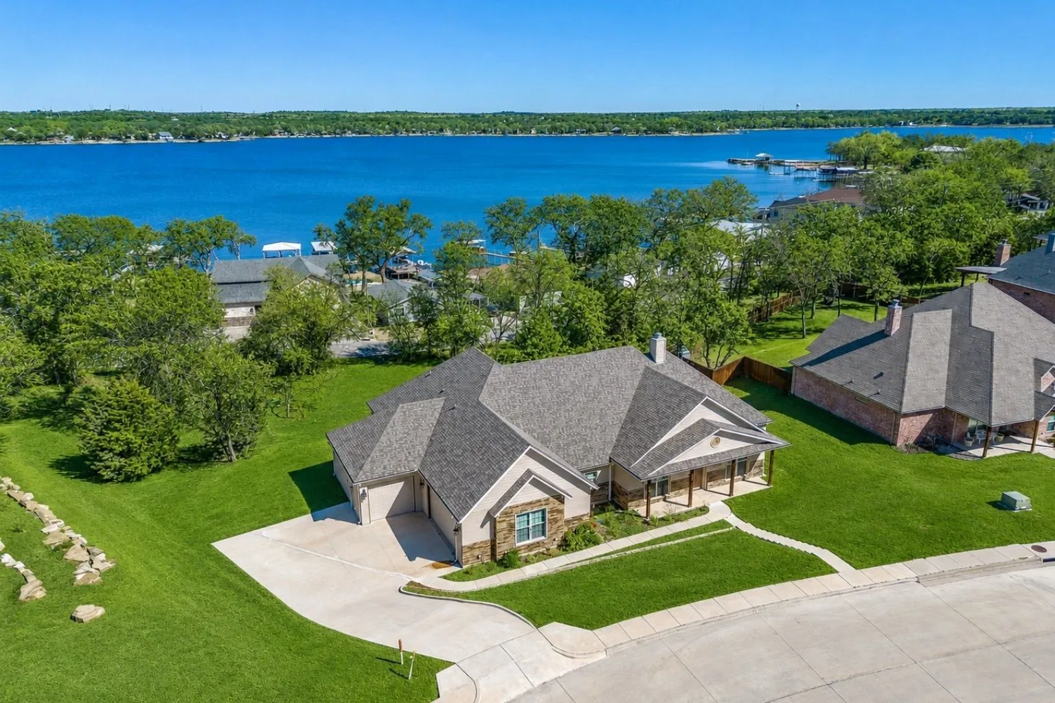 Single Family Residence For Sale in Parker County , 3616 Overlook Manor, Weatherford, Texas 76087, 4 Bedroom, 3 Bathroom, 3 Garage spaces, 2,650 Sqft, built in 2019, Preowned, mls#21181789, Real Estate Agent in Weatherford, Homes For Sale in Parker county, Homes For Sale in Weatherford, Realtor in Weatherford Texas, Real Estate Brokerage Independent Realty Texas, Luminita Cordes Realtor