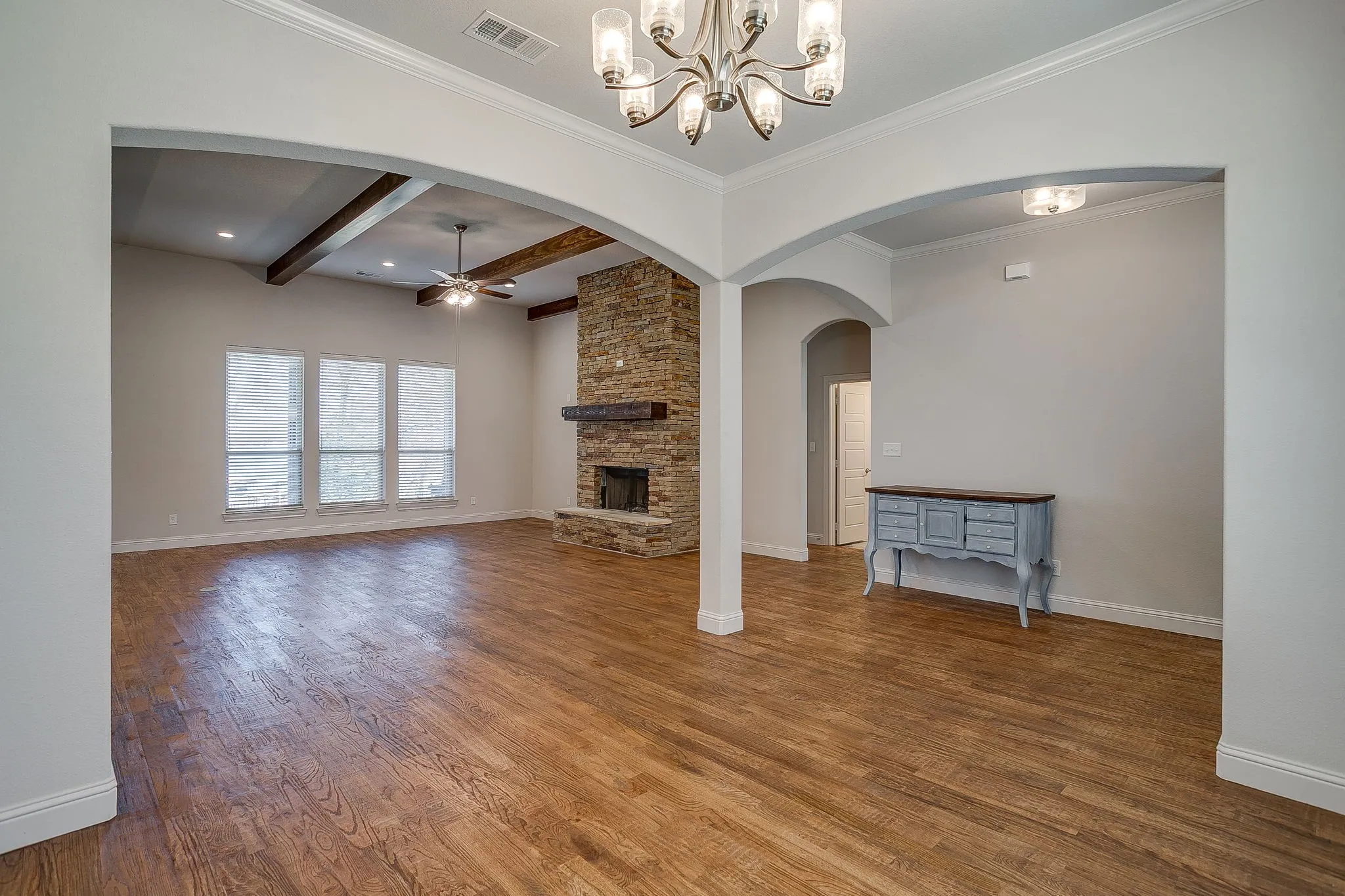 Single Family Residence For Sale in Parker County , 3616 Overlook Manor, Weatherford, Texas 76087, 4 Bedroom, 3 Bathroom, 3 Garage spaces, 2,650 Sqft, built in 2019, Preowned, mls#21181789, Real Estate Agent in Weatherford, Homes For Sale in Parker county, Homes For Sale in Weatherford, Realtor in Weatherford Texas, Real Estate Brokerage Independent Realty Texas, Luminita Cordes Realtor