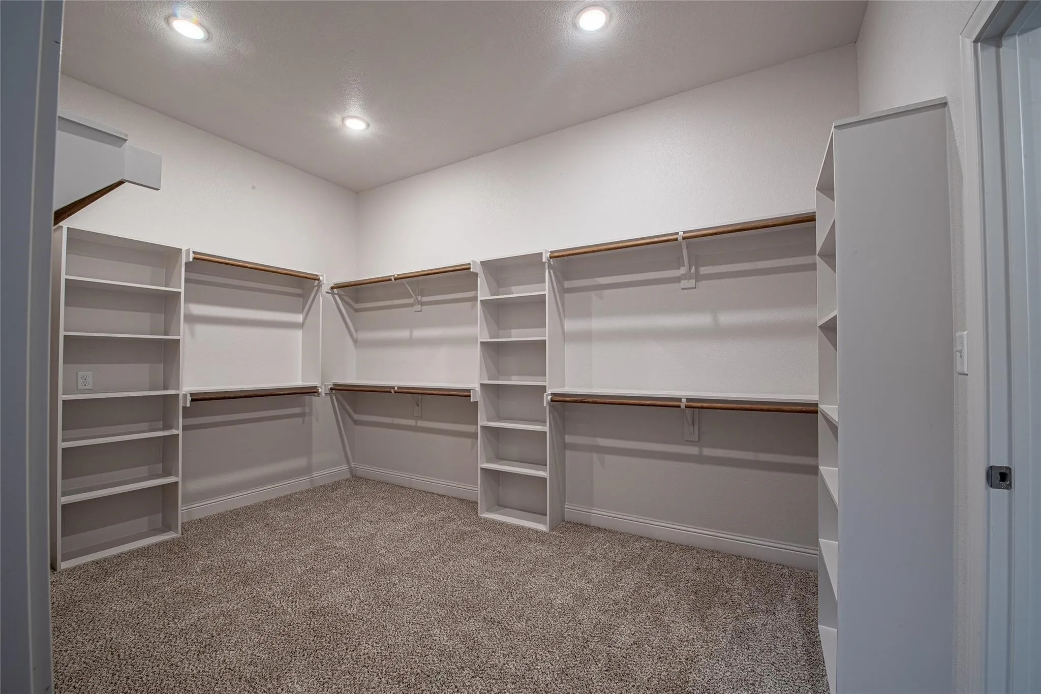 Single Family Residence For Sale in Parker County , 3616 Overlook Manor, Weatherford, Texas 76087, 4 Bedroom, 3 Bathroom, 3 Garage spaces, 2,650 Sqft, built in 2019, Preowned, mls#21181789, Real Estate Agent in Weatherford, Homes For Sale in Parker county, Homes For Sale in Weatherford, Realtor in Weatherford Texas, Real Estate Brokerage Independent Realty Texas, Luminita Cordes Realtor