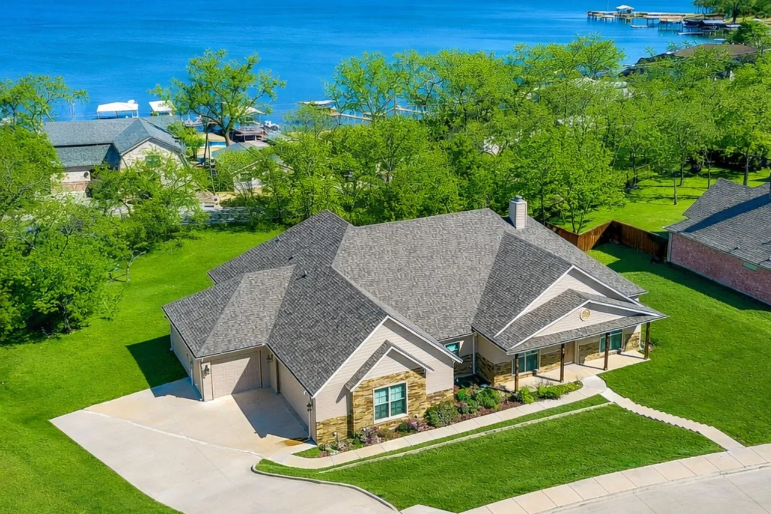 Single Family Residence For Sale in Parker County , 3616 Overlook Manor, Weatherford, Texas 76087, 4 Bedroom, 3 Bathroom, 3 Garage spaces, 2,650 Sqft, built in 2019, Preowned, mls#21181789, Real Estate Agent in Weatherford, Homes For Sale in Parker county, Homes For Sale in Weatherford, Realtor in Weatherford Texas, Real Estate Brokerage Independent Realty Texas, Luminita Cordes Realtor