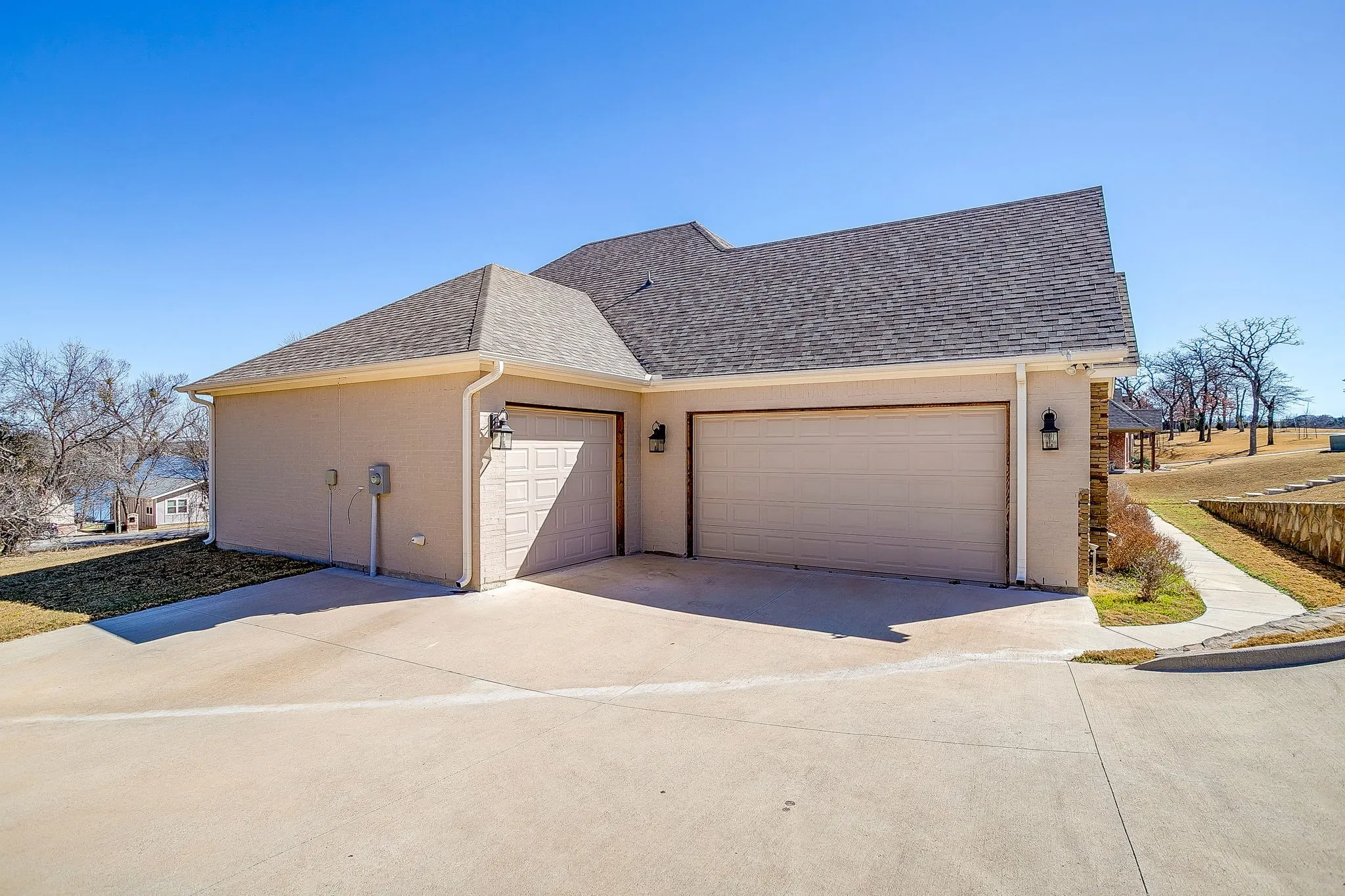 Single Family Residence For Sale in Parker County , 3616 Overlook Manor, Weatherford, Texas 76087, 4 Bedroom, 3 Bathroom, 3 Garage spaces, 2,650 Sqft, built in 2019, Preowned, mls#21181789, Real Estate Agent in Weatherford, Homes For Sale in Parker county, Homes For Sale in Weatherford, Realtor in Weatherford Texas, Real Estate Brokerage Independent Realty Texas, Luminita Cordes Realtor
