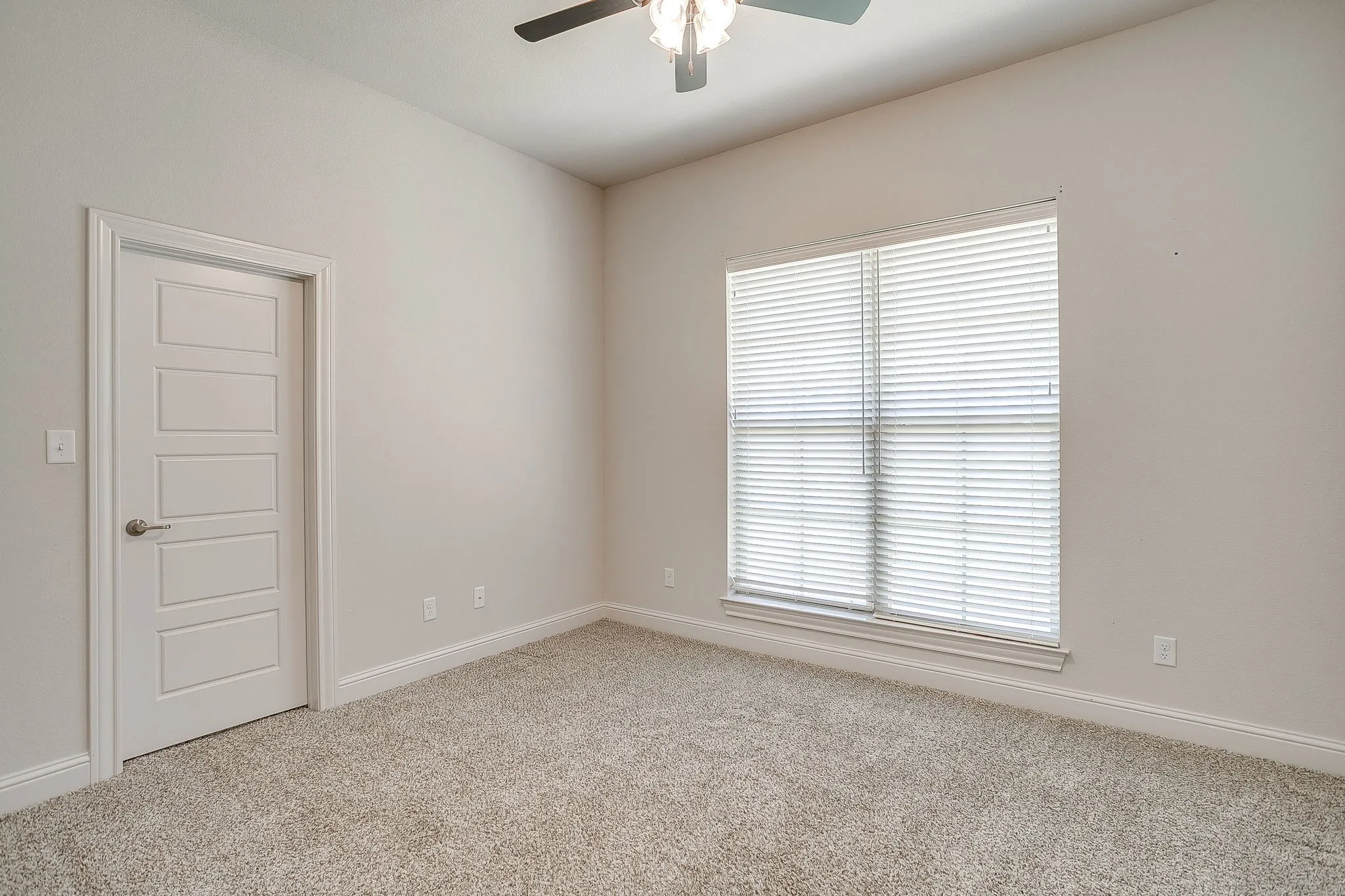Single Family Residence For Sale in Parker County , 3616 Overlook Manor, Weatherford, Texas 76087, 4 Bedroom, 3 Bathroom, 3 Garage spaces, 2,650 Sqft, built in 2019, Preowned, mls#21181789, Real Estate Agent in Weatherford, Homes For Sale in Parker county, Homes For Sale in Weatherford, Realtor in Weatherford Texas, Real Estate Brokerage Independent Realty Texas, Luminita Cordes Realtor