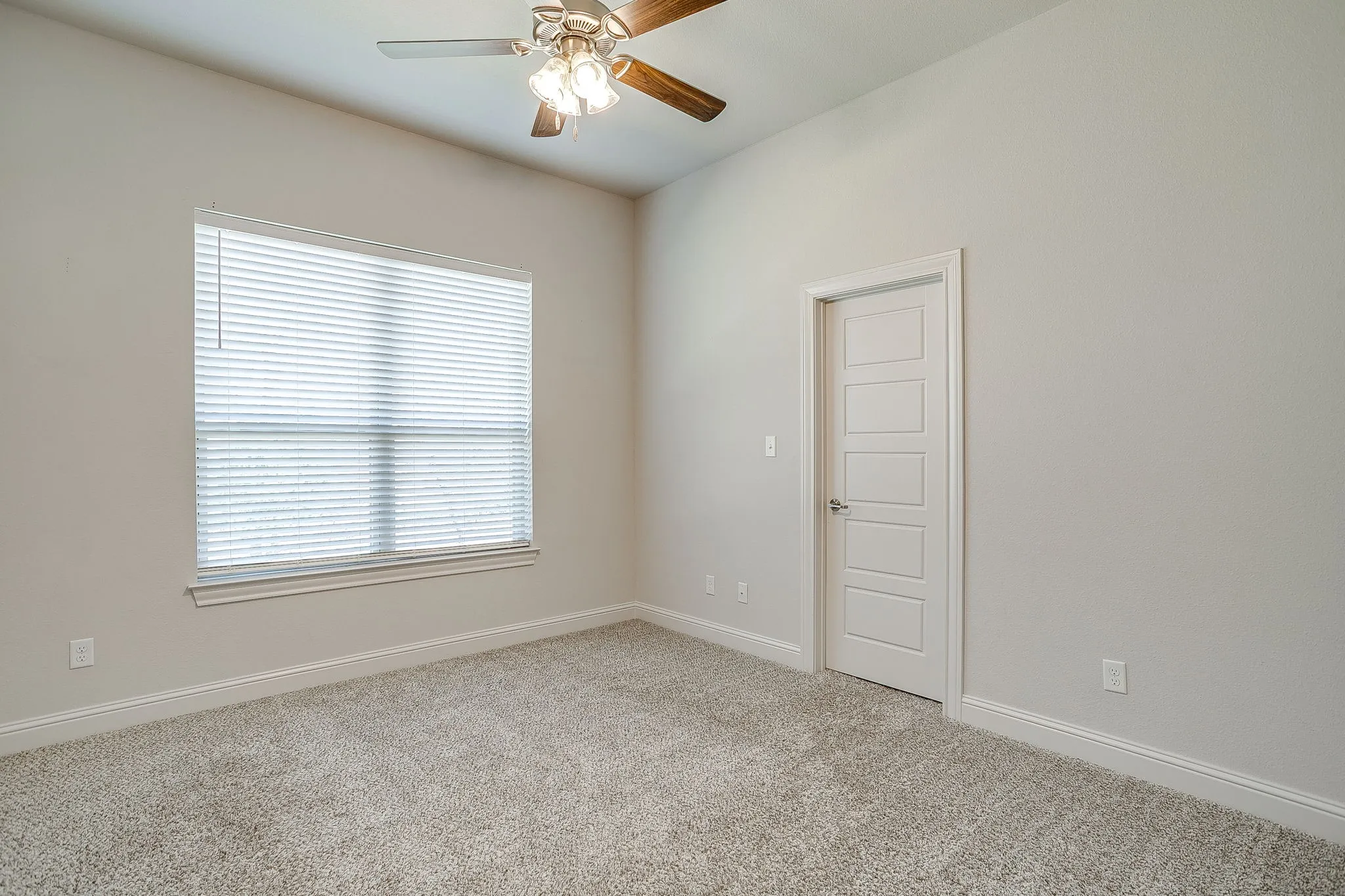 Single Family Residence For Sale in Parker County , 3616 Overlook Manor, Weatherford, Texas 76087, 4 Bedroom, 3 Bathroom, 3 Garage spaces, 2,650 Sqft, built in 2019, Preowned, mls#21181789, Real Estate Agent in Weatherford, Homes For Sale in Parker county, Homes For Sale in Weatherford, Realtor in Weatherford Texas, Real Estate Brokerage Independent Realty Texas, Luminita Cordes Realtor