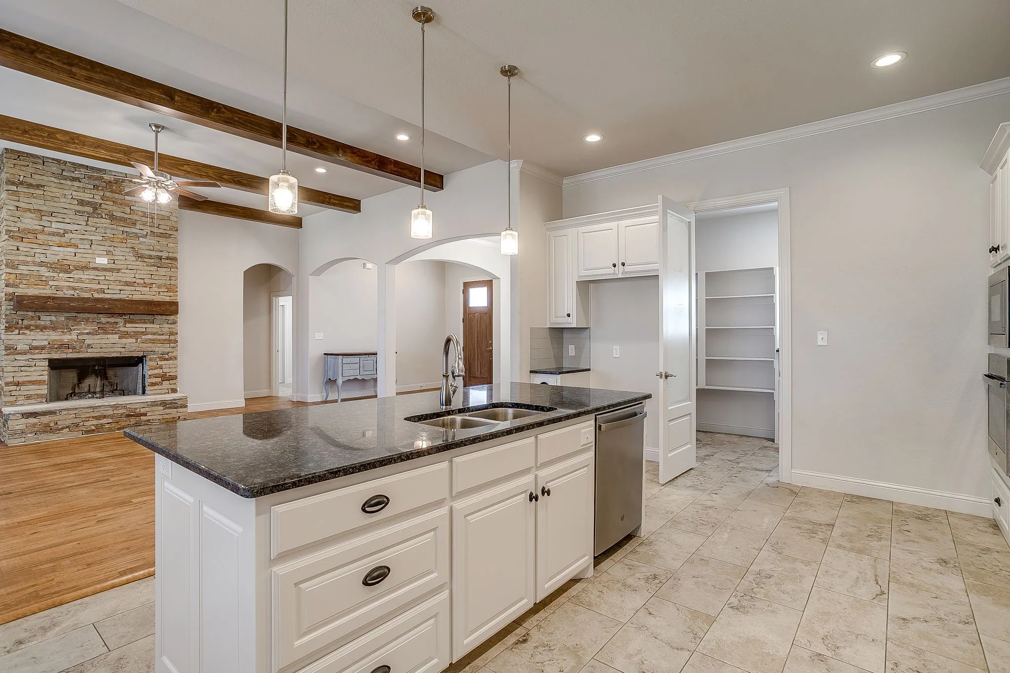 Single Family Residence For Sale in Parker County , 3616 Overlook Manor, Weatherford, Texas 76087, 4 Bedroom, 3 Bathroom, 3 Garage spaces, 2,650 Sqft, built in 2019, Preowned, mls#21181789, Real Estate Agent in Weatherford, Homes For Sale in Parker county, Homes For Sale in Weatherford, Realtor in Weatherford Texas, Real Estate Brokerage Independent Realty Texas, Luminita Cordes Realtor