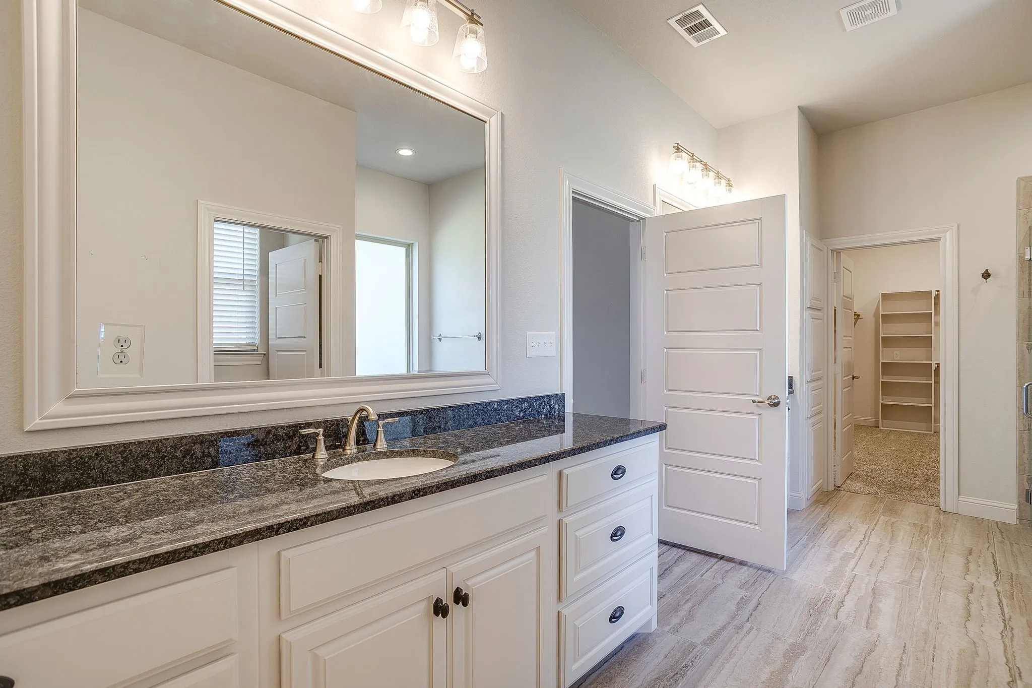 Single Family Residence For Sale in Parker County , 3616 Overlook Manor, Weatherford, Texas 76087, 4 Bedroom, 3 Bathroom, 3 Garage spaces, 2,650 Sqft, built in 2019, Preowned, mls#21181789, Real Estate Agent in Weatherford, Homes For Sale in Parker county, Homes For Sale in Weatherford, Realtor in Weatherford Texas, Real Estate Brokerage Independent Realty Texas, Luminita Cordes Realtor