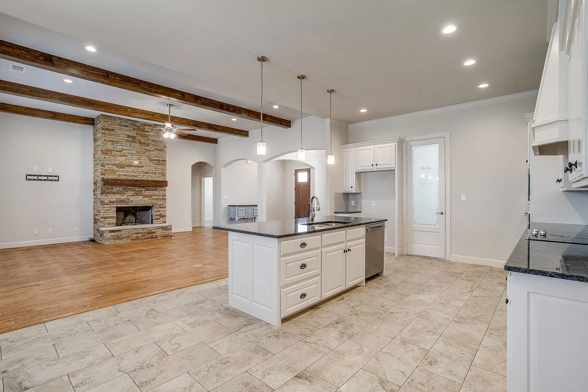 Single Family Residence For Sale in Parker County , 3616 Overlook Manor, Weatherford, Texas 76087, 4 Bedroom, 3 Bathroom, 3 Garage spaces, 2,650 Sqft, built in 2019, Preowned, mls#21181789, Real Estate Agent in Weatherford, Homes For Sale in Parker county, Homes For Sale in Weatherford, Realtor in Weatherford Texas, Real Estate Brokerage Independent Realty Texas, Luminita Cordes Realtor