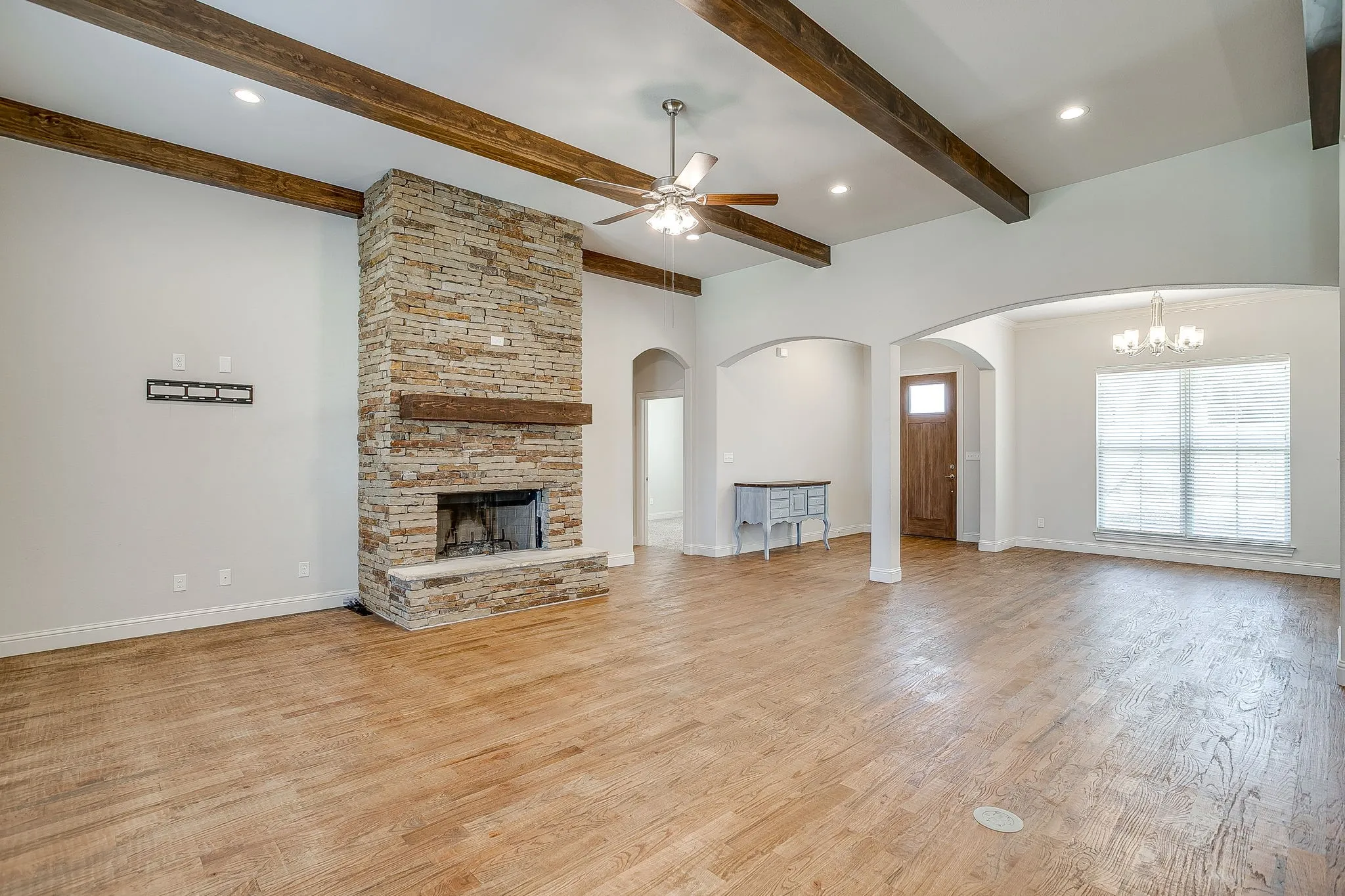 Single Family Residence For Sale in Parker County , 3616 Overlook Manor, Weatherford, Texas 76087, 4 Bedroom, 3 Bathroom, 3 Garage spaces, 2,650 Sqft, built in 2019, Preowned, mls#21181789, Real Estate Agent in Weatherford, Homes For Sale in Parker county, Homes For Sale in Weatherford, Realtor in Weatherford Texas, Real Estate Brokerage Independent Realty Texas, Luminita Cordes Realtor