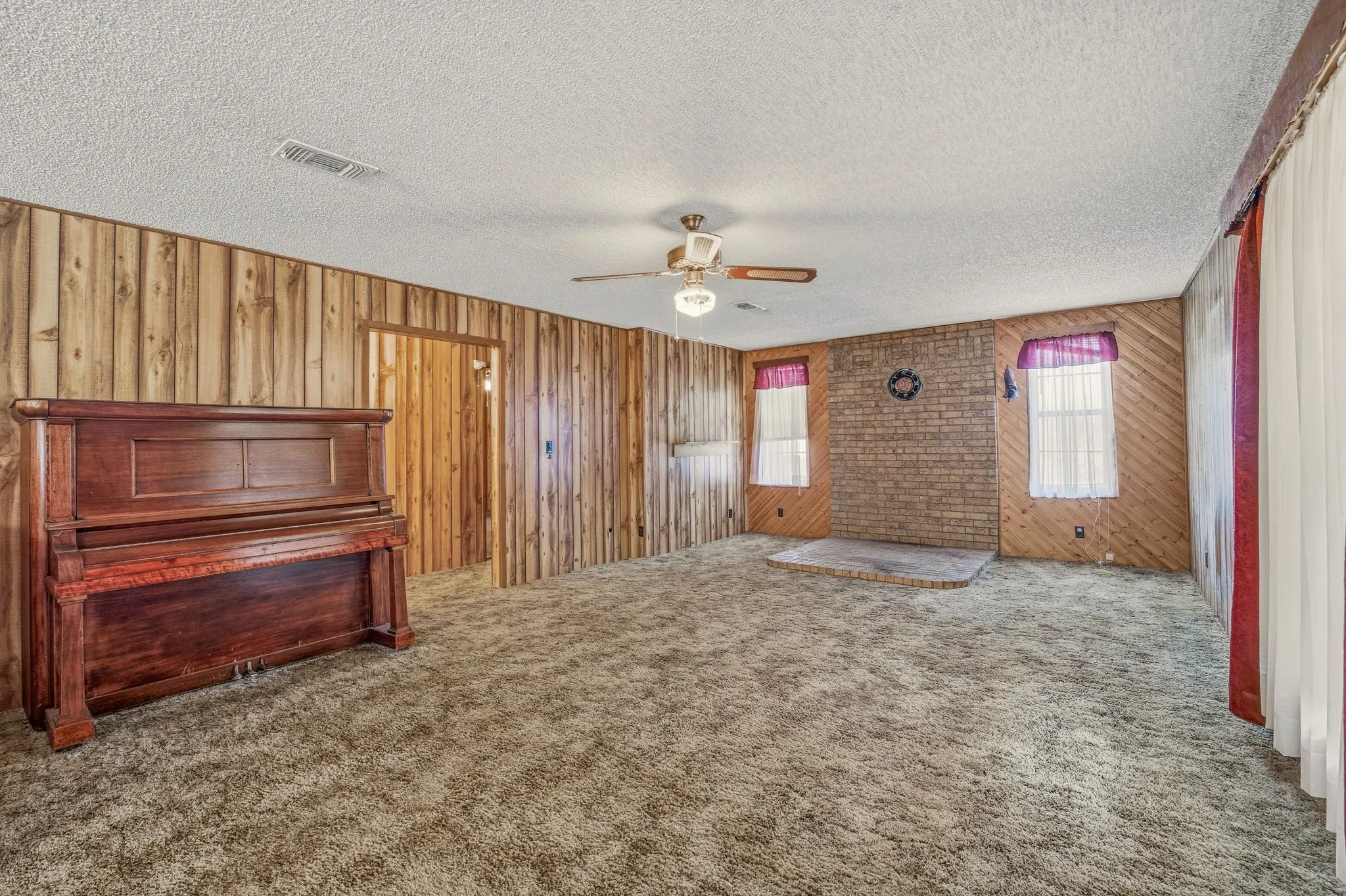 Single Family Residence For Sale in Comanche County , 650 County Road 426, De Leon, Texas 76444, 3 Bedroom, 1 Bathroom, Garage spaces, 2,275 Sqft, built in 1986, mls#21181418, Real Estate Agent in De Leon, Homes For Sale in Comanche county, Homes For Sale in De Leon, Realtor in De Leon Texas, Real Estate Brokerage Independent Realty Texas, Luminita Cordes Realtor