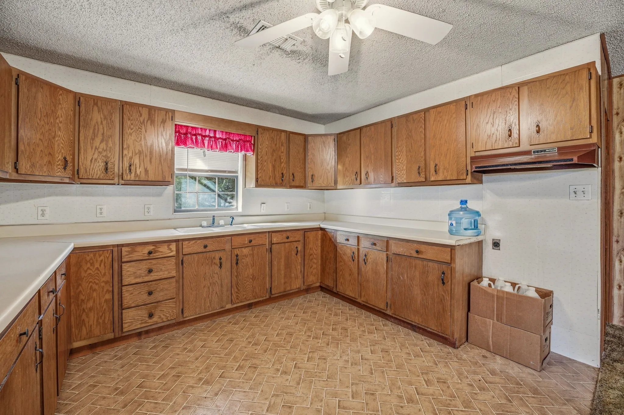 Single Family Residence For Sale in Comanche County , 650 County Road 426, De Leon, Texas 76444, 3 Bedroom, 1 Bathroom, Garage spaces, 2,275 Sqft, built in 1986, mls#21181418, Real Estate Agent in De Leon, Homes For Sale in Comanche county, Homes For Sale in De Leon, Realtor in De Leon Texas, Real Estate Brokerage Independent Realty Texas, Luminita Cordes Realtor