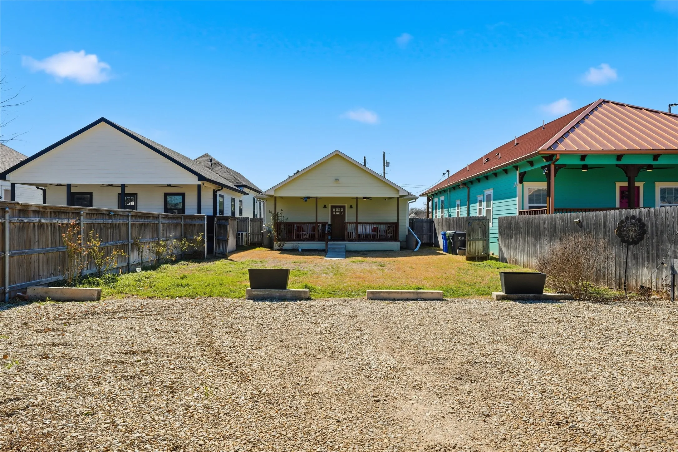 Single Family Residence For Sale in Mc Lennan County , 708 S 9th Street, Waco, Texas 76706, 2 Bedroom, 3 Bathroom, Garage spaces, 1,088 Sqft, built in 1912, mls#21183828, Real Estate Agent in Waco, Homes For Sale in Mc Lennan county, Homes For Sale in Waco, Realtor in Waco Texas, Real Estate Brokerage Independent Realty Texas, Luminita Cordes Realtor