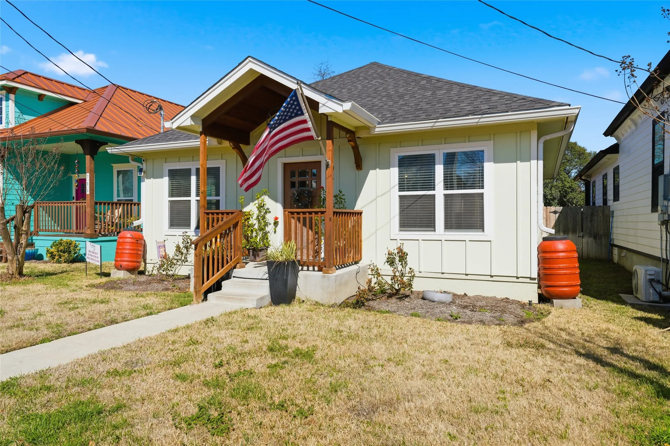 Single Family Residence For Sale in Mc Lennan County , 708 S 9th Street, Waco, Texas 76706, 2 Bedroom, 3 Bathroom, Garage spaces, 1,088 Sqft, built in 1912, mls#21183828, Real Estate Agent in Waco, Homes For Sale in Mc Lennan county, Homes For Sale in Waco, Realtor in Waco Texas, Real Estate Brokerage Independent Realty Texas, Luminita Cordes Realtor
