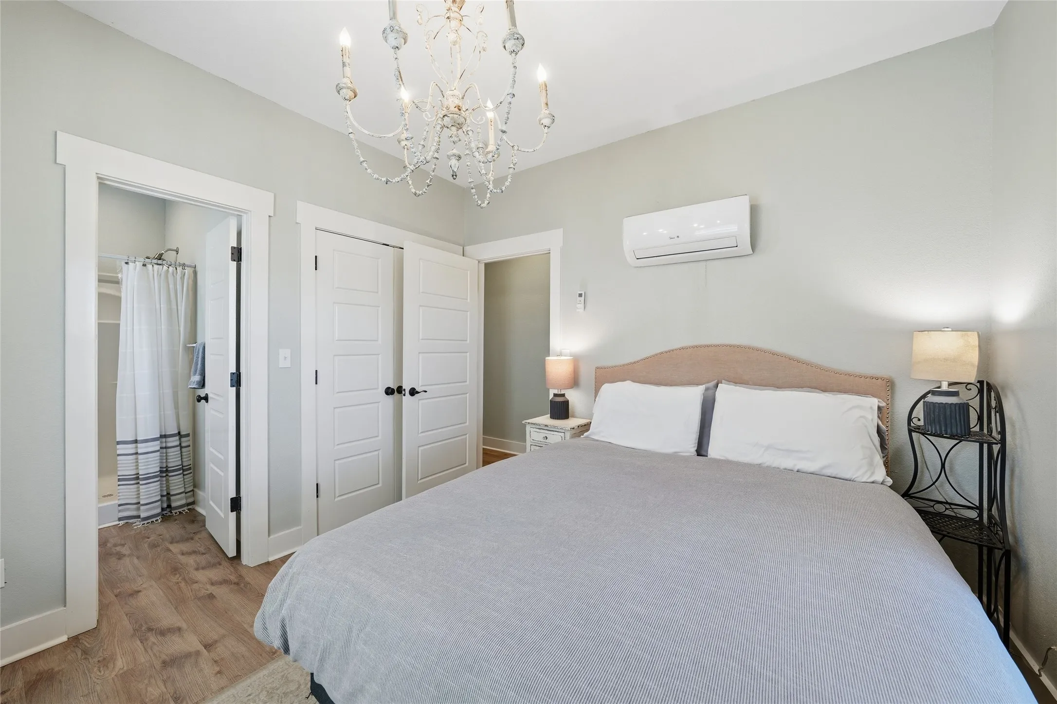Single Family Residence For Sale in Mc Lennan County , 714 S 9th Street, Waco, Texas 76706, 3 Bedrooms, 4 Bathrooms, Garage spaces, 1,461 Sqft, built in 1912, Price $500,000, mls#21183942, Real Estate Agent in Waco, Homes For Sale in Mc Lennan county, Homes For Sale in Waco, Realtor in Waco Texas, Real Estate Brokerage Independent Realty Texas, Luminita Cordes Realtor