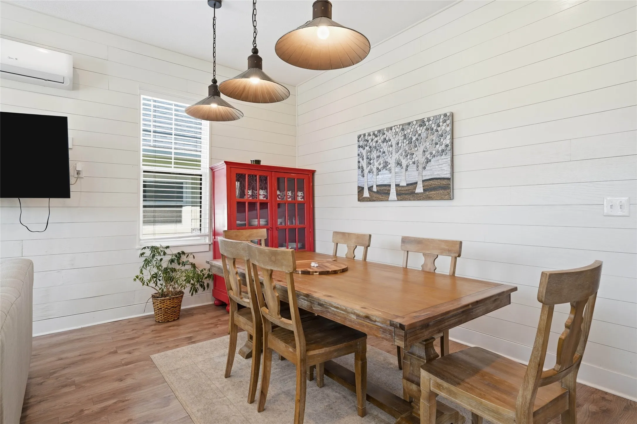 Single Family Residence For Sale in Mc Lennan County , 714 S 9th Street, Waco, Texas 76706, 3 Bedrooms, 4 Bathrooms, Garage spaces, 1,461 Sqft, built in 1912, Price $500,000, mls#21183942, Real Estate Agent in Waco, Homes For Sale in Mc Lennan county, Homes For Sale in Waco, Realtor in Waco Texas, Real Estate Brokerage Independent Realty Texas, Luminita Cordes Realtor