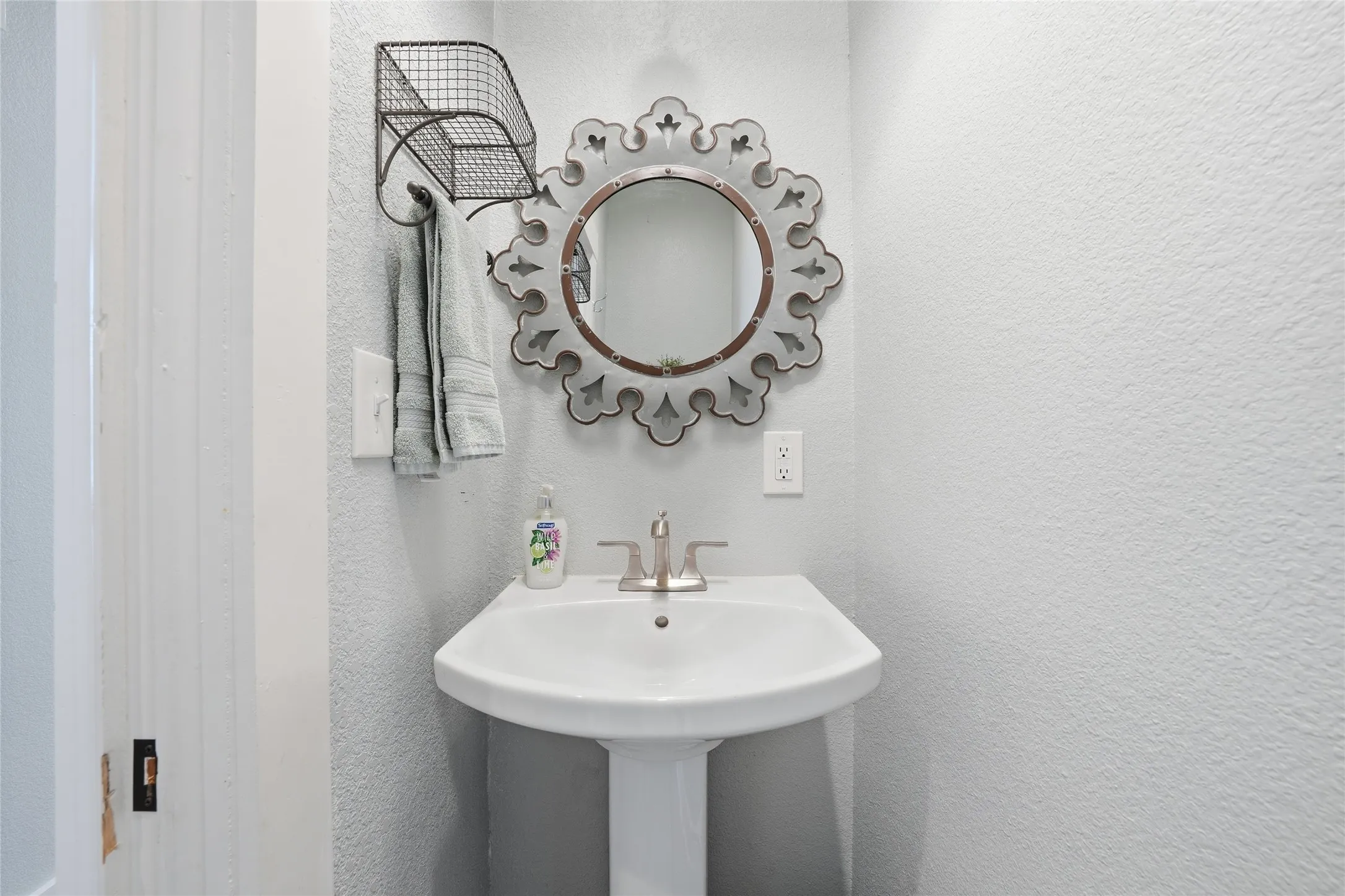 Single Family Residence For Sale in Mc Lennan County , 714 S 9th Street, Waco, Texas 76706, 3 Bedrooms, 4 Bathrooms, Garage spaces, 1,461 Sqft, built in 1912, Price $500,000, mls#21183942, Real Estate Agent in Waco, Homes For Sale in Mc Lennan county, Homes For Sale in Waco, Realtor in Waco Texas, Real Estate Brokerage Independent Realty Texas, Luminita Cordes Realtor