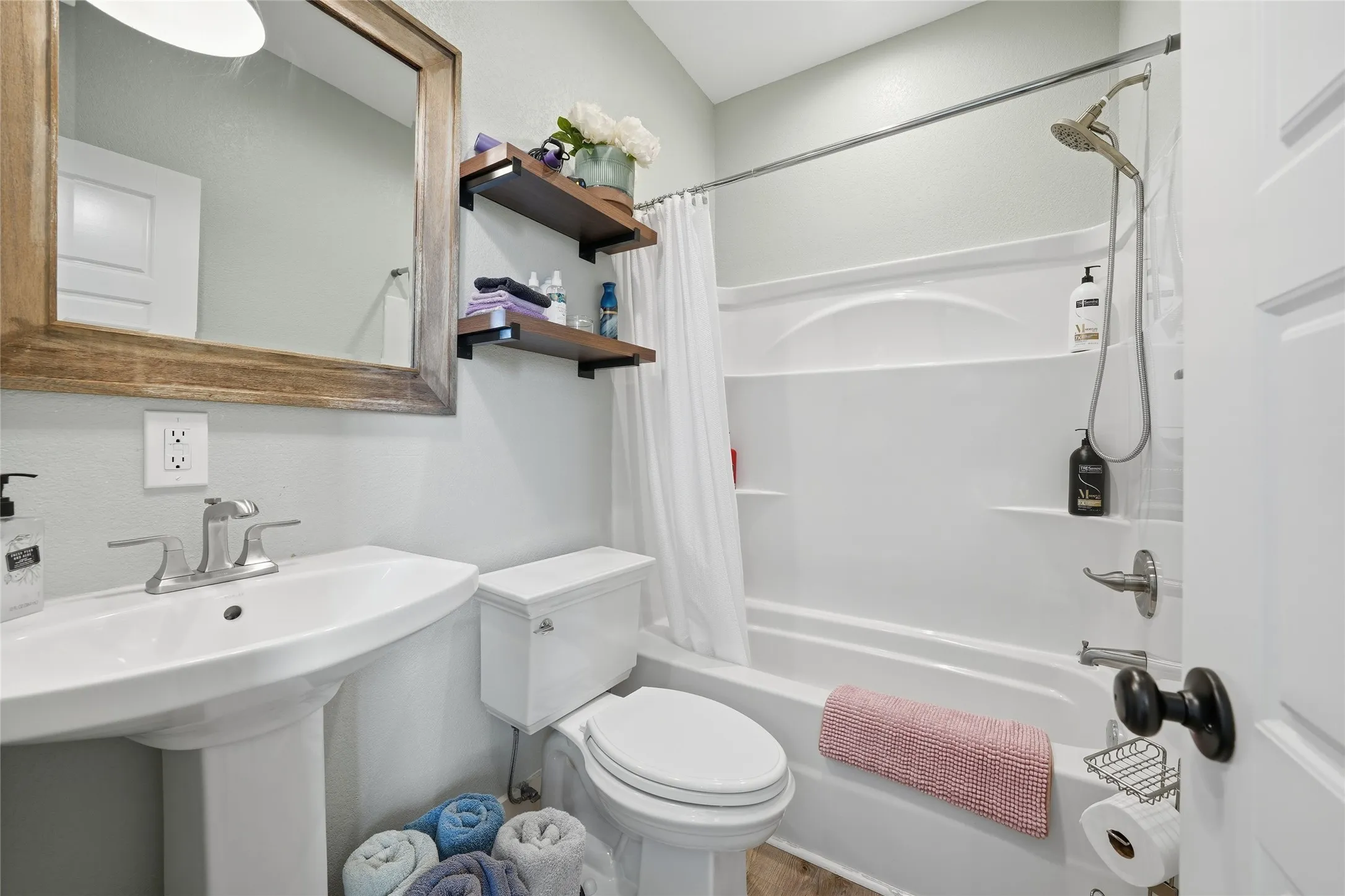 Single Family Residence For Sale in Mc Lennan County , 714 S 9th Street, Waco, Texas 76706, 3 Bedrooms, 4 Bathrooms, Garage spaces, 1,461 Sqft, built in 1912, Price $500,000, mls#21183942, Real Estate Agent in Waco, Homes For Sale in Mc Lennan county, Homes For Sale in Waco, Realtor in Waco Texas, Real Estate Brokerage Independent Realty Texas, Luminita Cordes Realtor