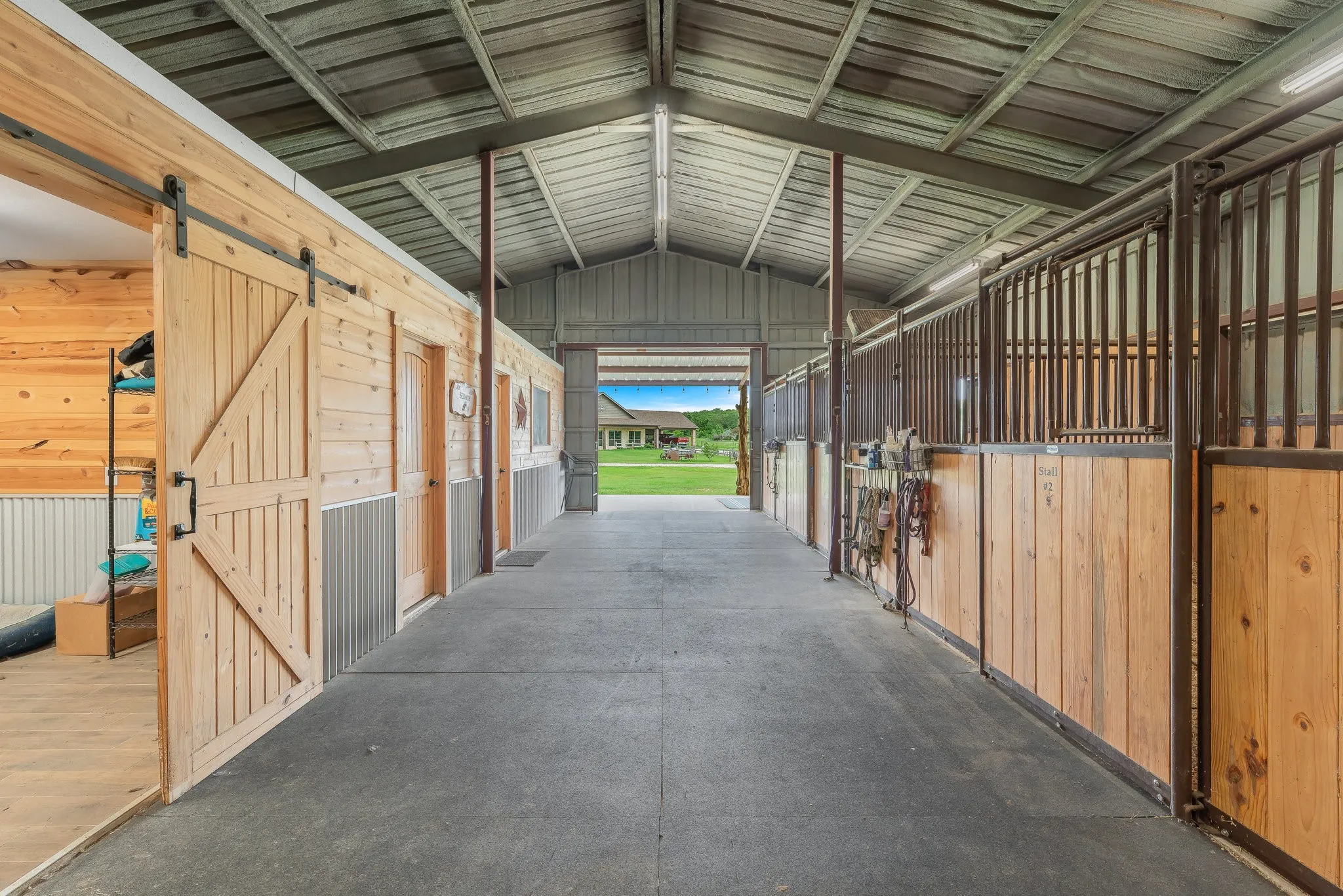 Farm For Sale in Cooke County , 289 Blackjack Road, Valley View, Texas 76272, 3 Bedroom, 3 Bathroom, Garage spaces, 2,815 Sqft, built in 2007, Preowned, mls#21184189, Real Estate Agent in Valley View, Homes For Sale in Cooke county, Homes For Sale in Valley View, Realtor in Valley View Texas, Real Estate Brokerage Independent Realty Texas, Luminita Cordes Realtor