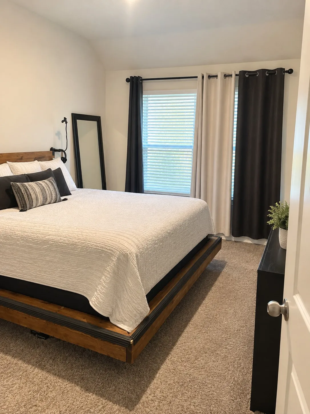 Single Family Residence For Sale in Kaufman County , 3546 Mildren Bend, Crandall, Texas 75114, 3 Bedroom, 2 Bathroom, 2 Garage spaces, 1,452 Sqft, built in 2023, Preowned, mls#21177635, Real Estate Agent in Crandall, Homes For Sale in Kaufman county, Homes For Sale in Crandall, Realtor in Crandall Texas, Real Estate Brokerage Independent Realty Texas, Luminita Cordes Realtor