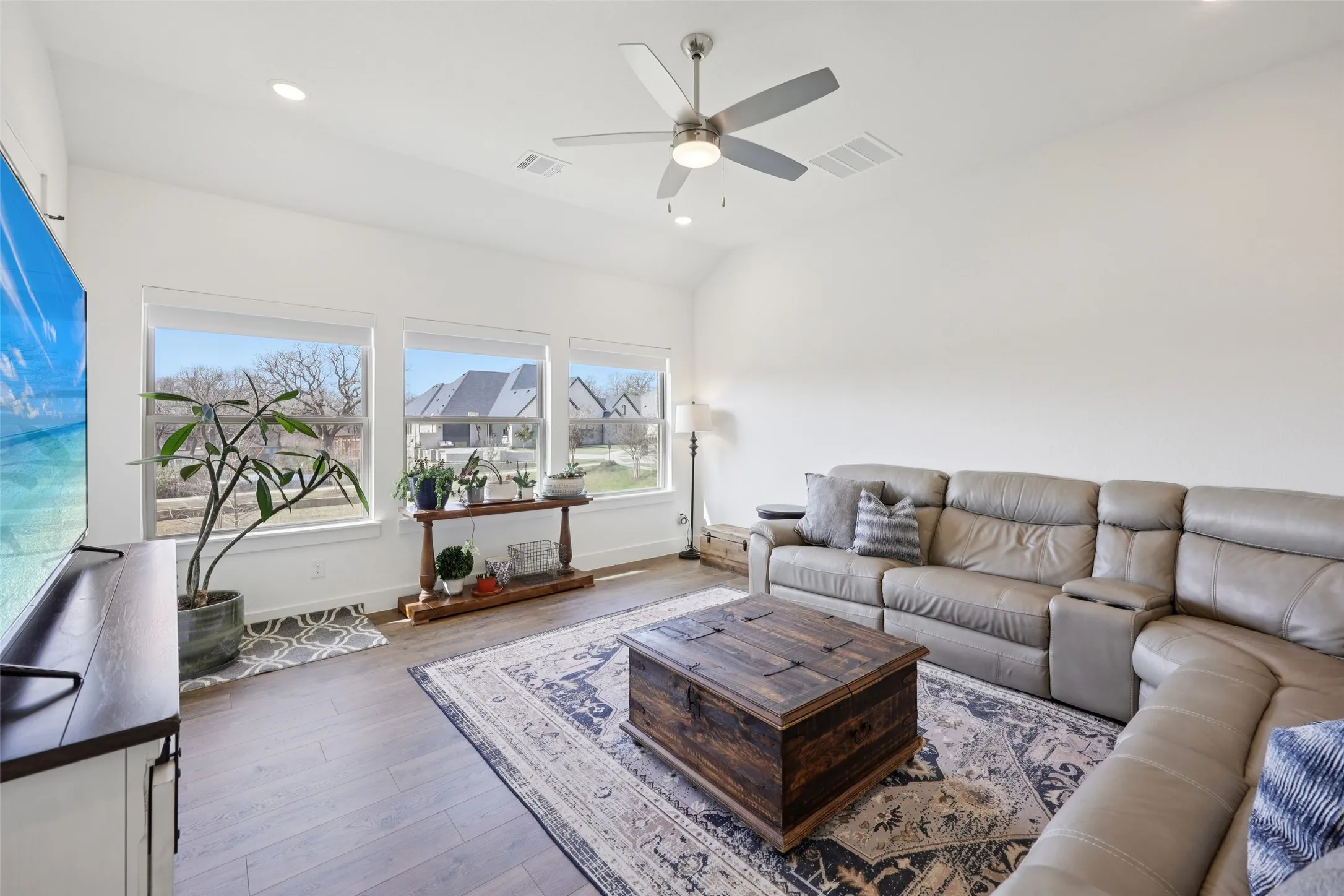 Single Family Residence For Sale in Tarrant County , 7224 Smith Farm Drive, North Richland Hills, Texas 76182, 4 Bedrooms, 3 Bathrooms, 3 Garage spaces, 3,528 Sqft, built in 2022, Preowned, Price $985,000, mls#21184274, Real Estate Agent in North Richland Hills, Homes For Sale in Tarrant county, Homes For Sale in North Richland Hills, Realtor in North Richland Hills Texas, Real Estate Brokerage Independent Realty Texas, Luminita Cordes Realtor