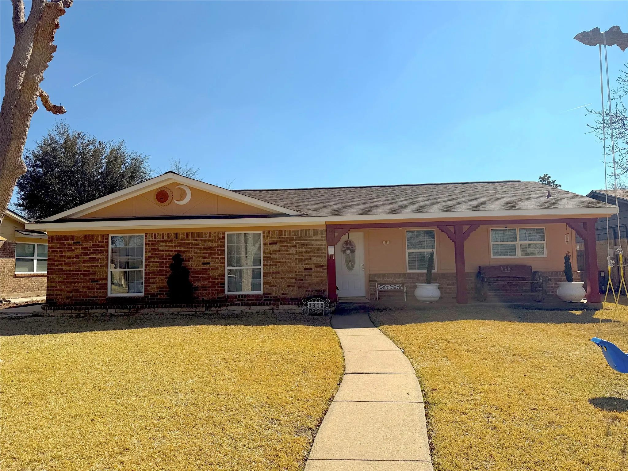Single Family Residence For Sale in Dallas County , 1410 Bowie Street, Garland, Texas 75042, 3 Bedroom, 2 Bathroom, Garage spaces, 1,217 Sqft, built in 1968, mls#21184286, Real Estate Agent in Garland, Homes For Sale in Dallas county, Homes For Sale in Garland, Realtor in Garland Texas, Real Estate Brokerage Independent Realty Texas, Luminita Cordes Realtor