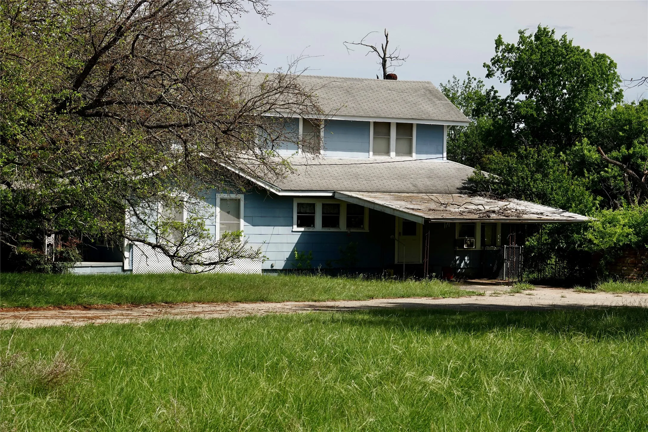 Farm For Sale in Mills County , 981 W Hwy 84, Mullin, Texas 76864, 3 Bedroom, 1 Bathroom, Garage spaces, 2,088 Sqft, built in 1930, mls#21184328, Real Estate Agent in Mullin, Homes For Sale in Mills county, Homes For Sale in Mullin, Realtor in Mullin Texas, Real Estate Brokerage Independent Realty Texas, Luminita Cordes Realtor