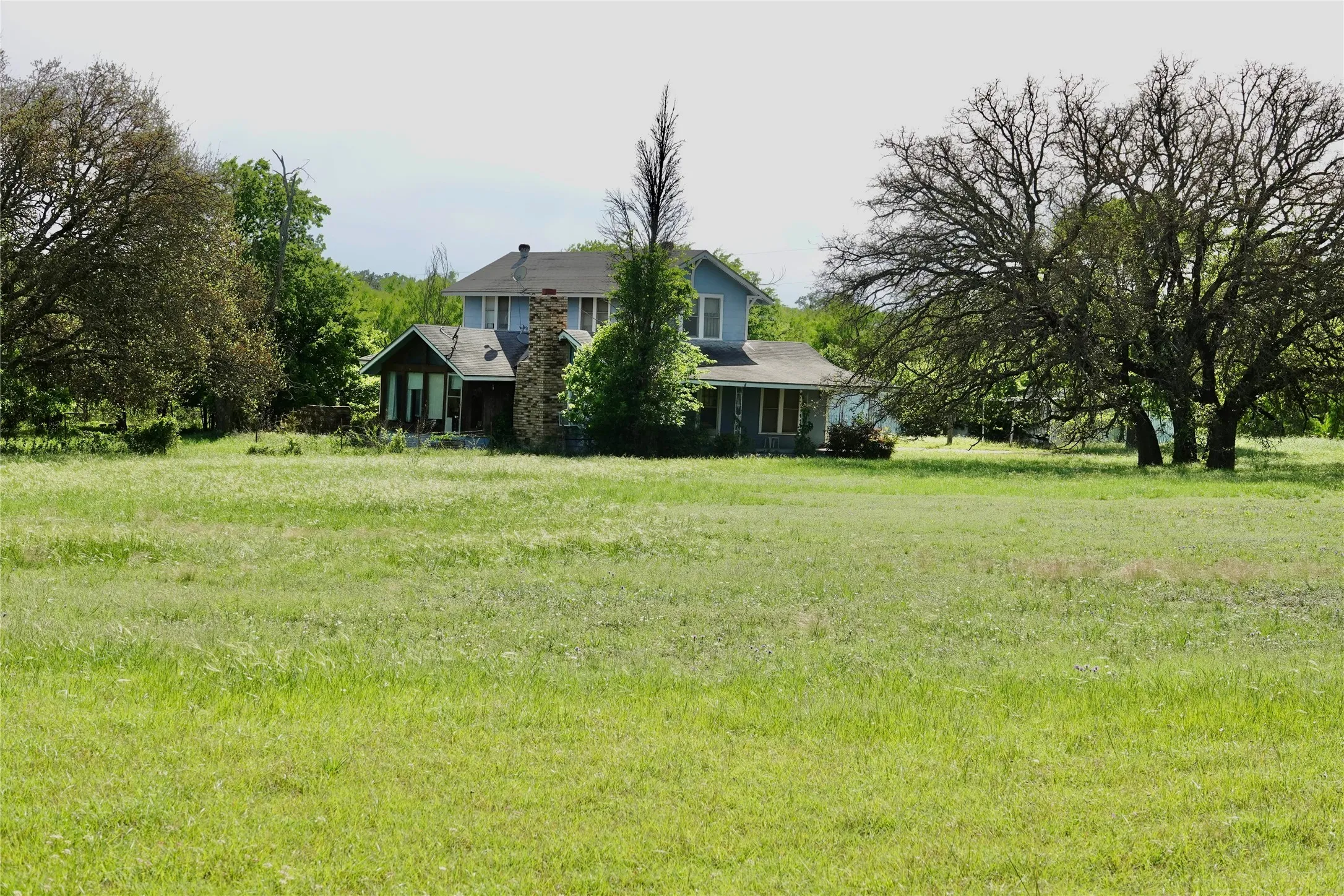 Farm For Sale in Mills County , 981 W Hwy 84, Mullin, Texas 76864, 3 Bedroom, 1 Bathroom, Garage spaces, 2,088 Sqft, built in 1930, mls#21184328, Real Estate Agent in Mullin, Homes For Sale in Mills county, Homes For Sale in Mullin, Realtor in Mullin Texas, Real Estate Brokerage Independent Realty Texas, Luminita Cordes Realtor