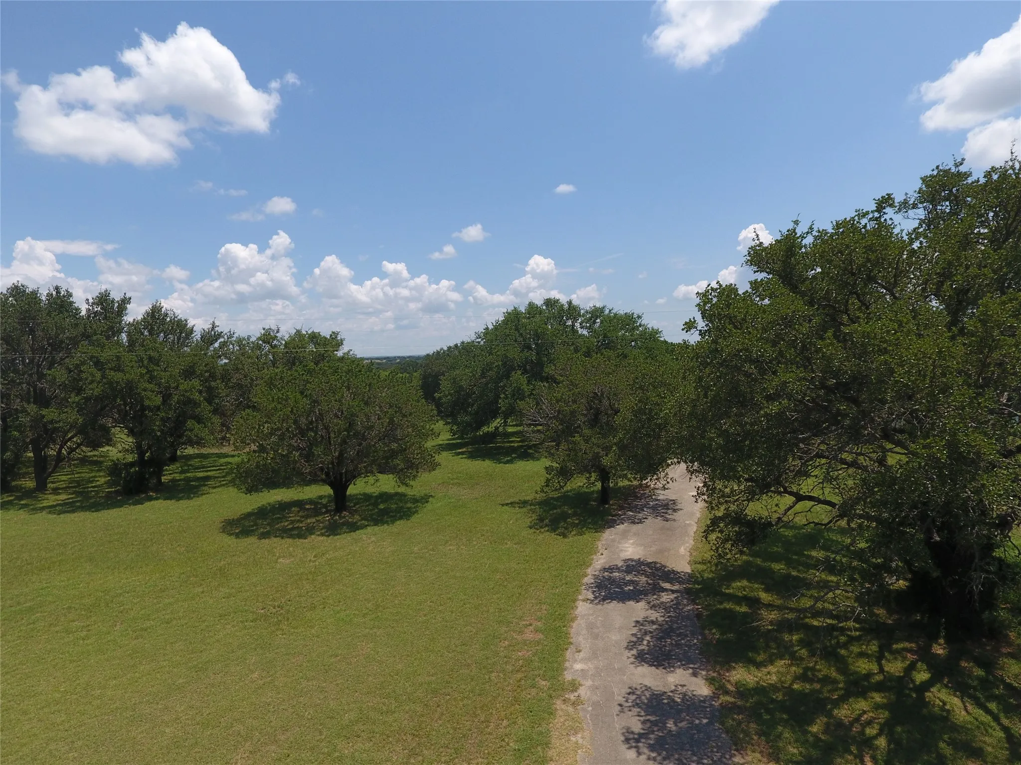 Farm For Sale in Mills County , 981 W Hwy 84, Mullin, Texas 76864, 3 Bedroom, 1 Bathroom, Garage spaces, 2,088 Sqft, built in 1930, mls#21184328, Real Estate Agent in Mullin, Homes For Sale in Mills county, Homes For Sale in Mullin, Realtor in Mullin Texas, Real Estate Brokerage Independent Realty Texas, Luminita Cordes Realtor