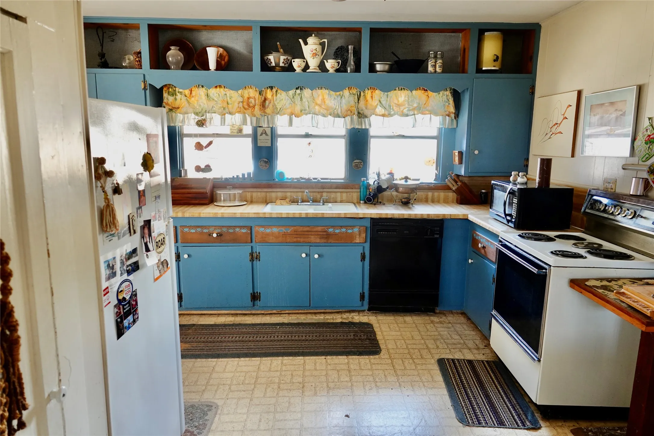 Farm For Sale in Mills County , 981 W Hwy 84, Mullin, Texas 76864, 3 Bedroom, 1 Bathroom, Garage spaces, 2,088 Sqft, built in 1930, mls#21184328, Real Estate Agent in Mullin, Homes For Sale in Mills county, Homes For Sale in Mullin, Realtor in Mullin Texas, Real Estate Brokerage Independent Realty Texas, Luminita Cordes Realtor