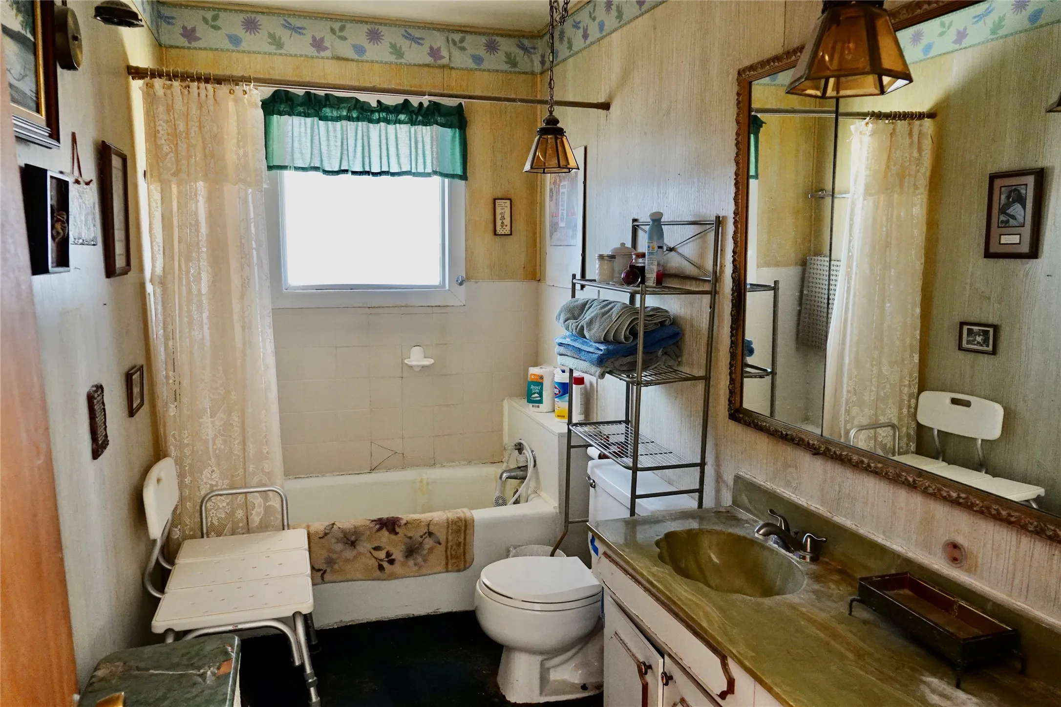 Farm For Sale in Mills County , 981 W Hwy 84, Mullin, Texas 76864, 3 Bedroom, 1 Bathroom, Garage spaces, 2,088 Sqft, built in 1930, mls#21184328, Real Estate Agent in Mullin, Homes For Sale in Mills county, Homes For Sale in Mullin, Realtor in Mullin Texas, Real Estate Brokerage Independent Realty Texas, Luminita Cordes Realtor